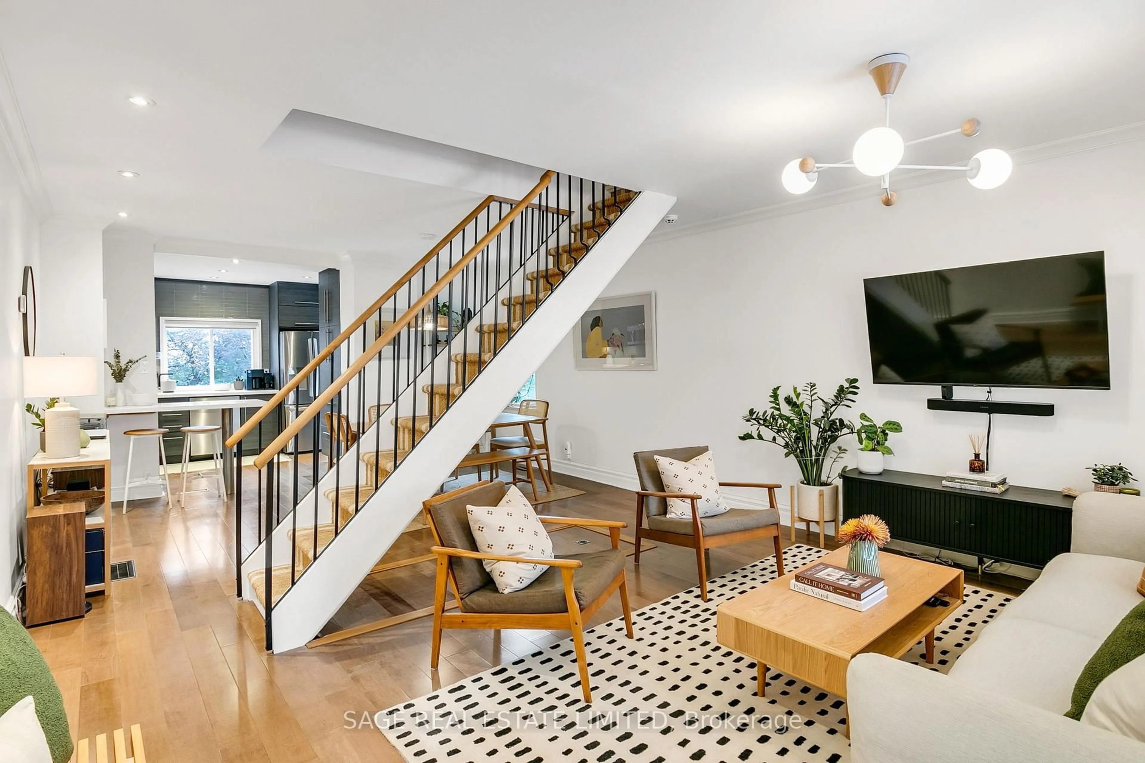 Living room with furniture, unknown for 40 Kildonan Rd, Toronto Ontario M4E 2N6