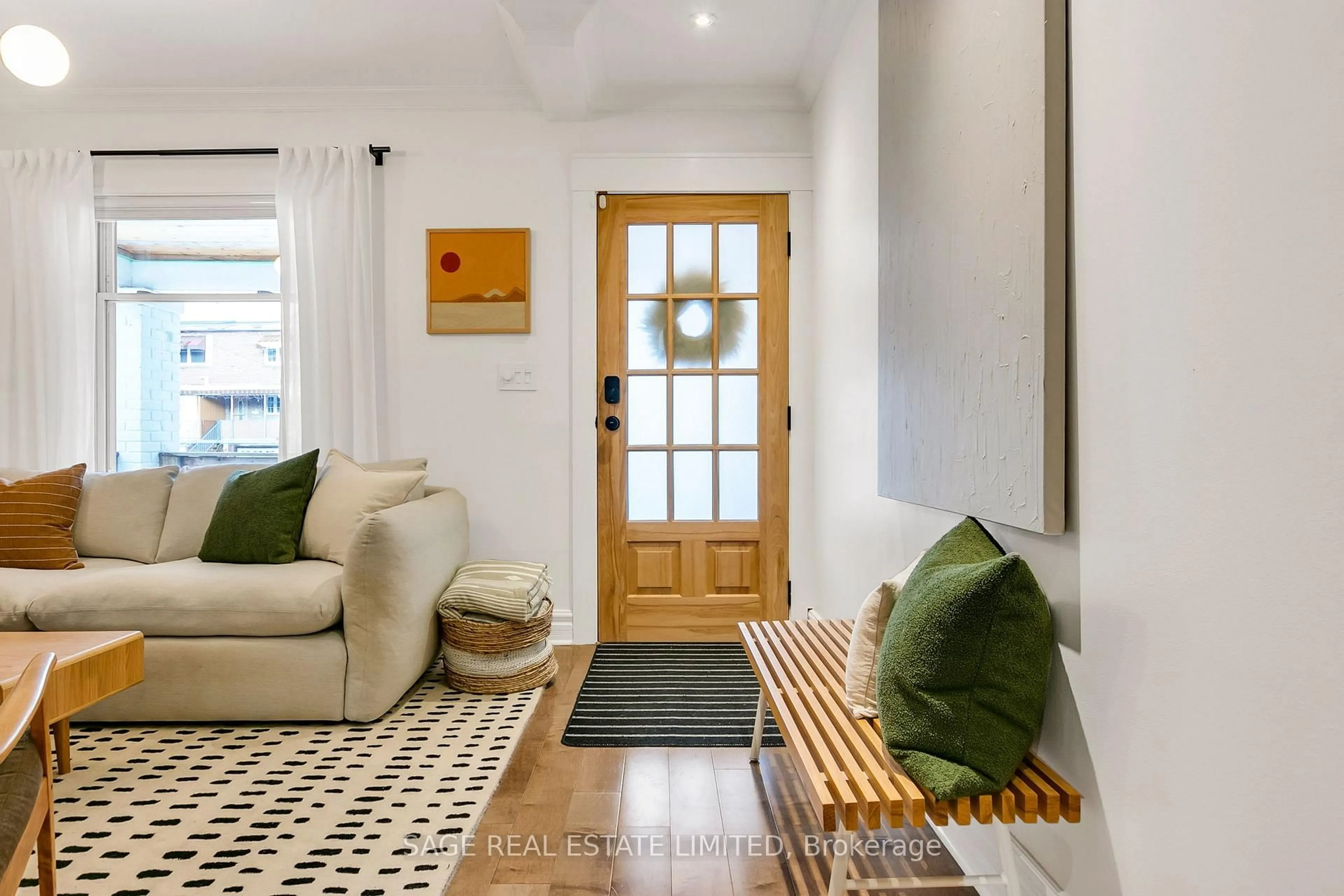 Indoor entryway for 40 Kildonan Rd, Toronto Ontario M4E 2N6