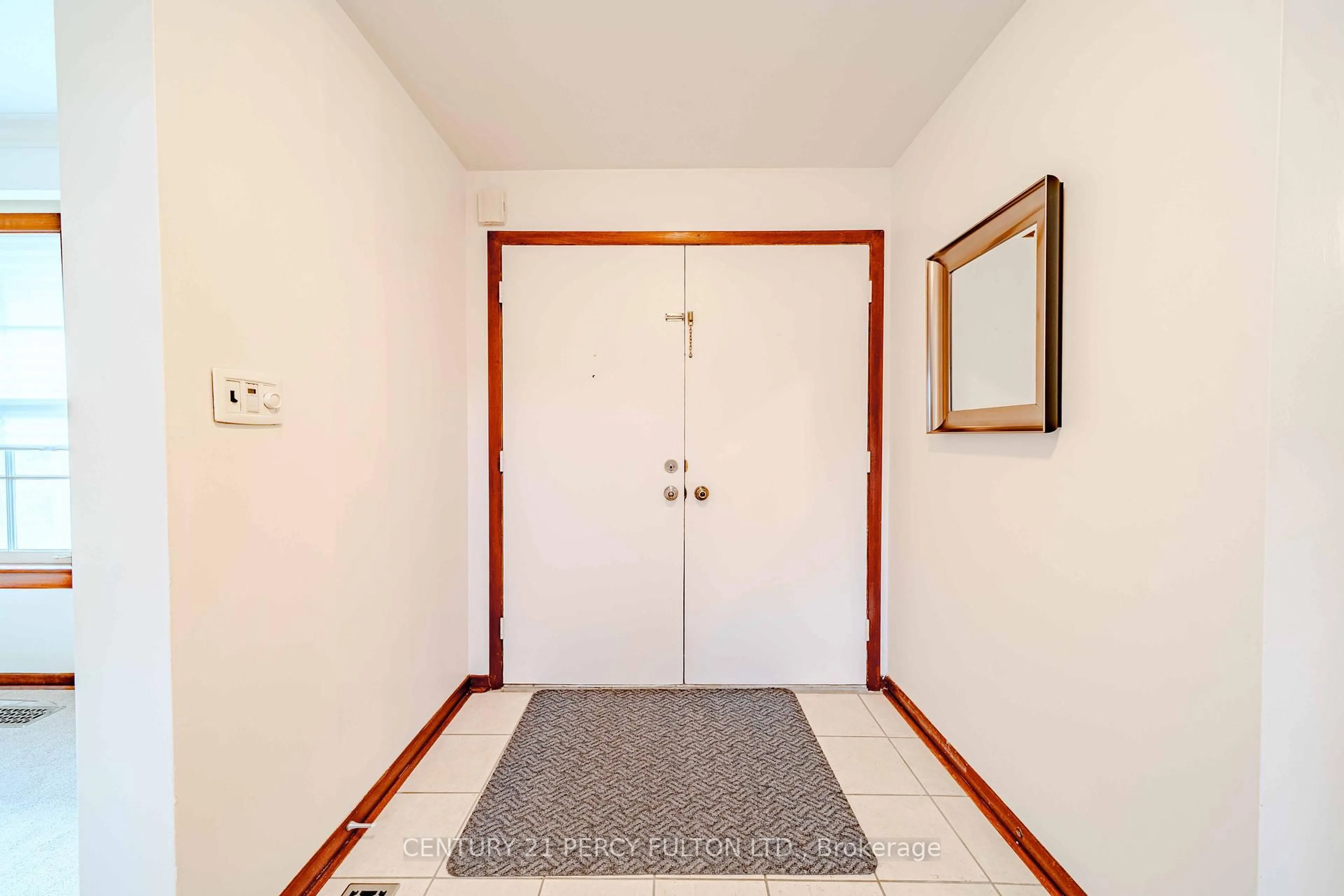 Indoor entryway for 3 Griselda Cres, Toronto Ontario M1G 3P5