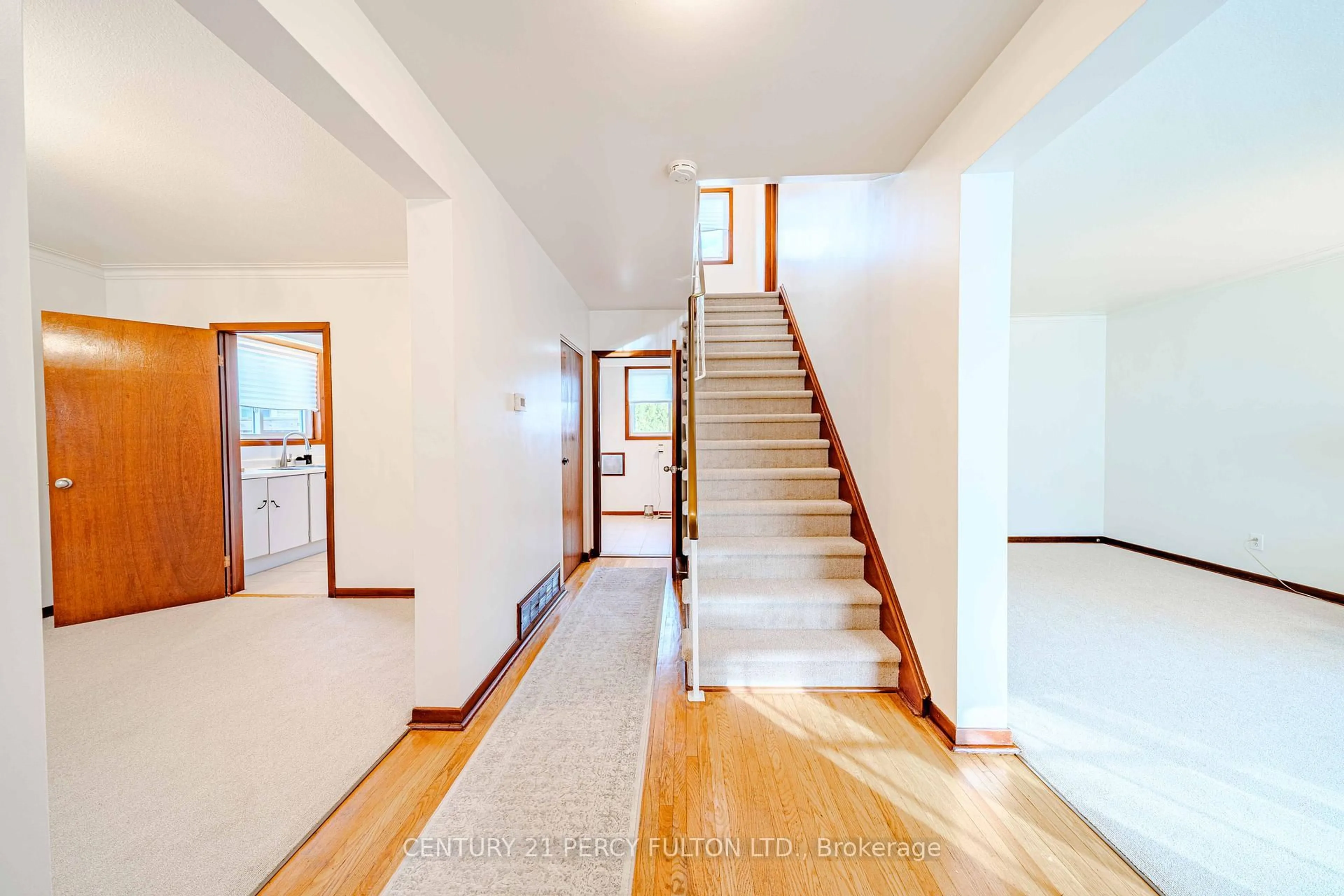 Indoor foyer for 3 Griselda Cres, Toronto Ontario M1G 3P5