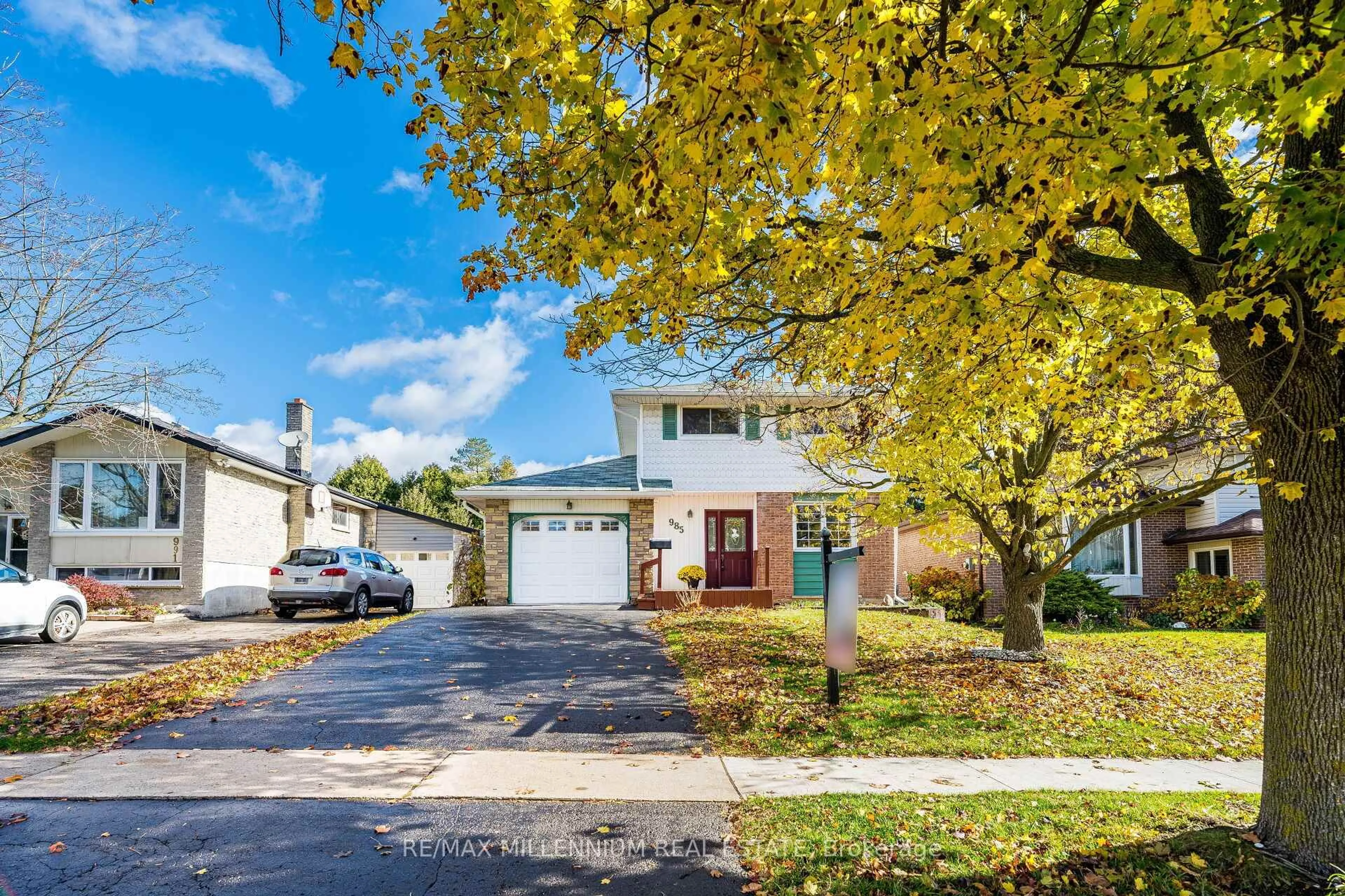 Unknown for 985 Central Park Blvd, Oshawa Ontario L1G 7A7