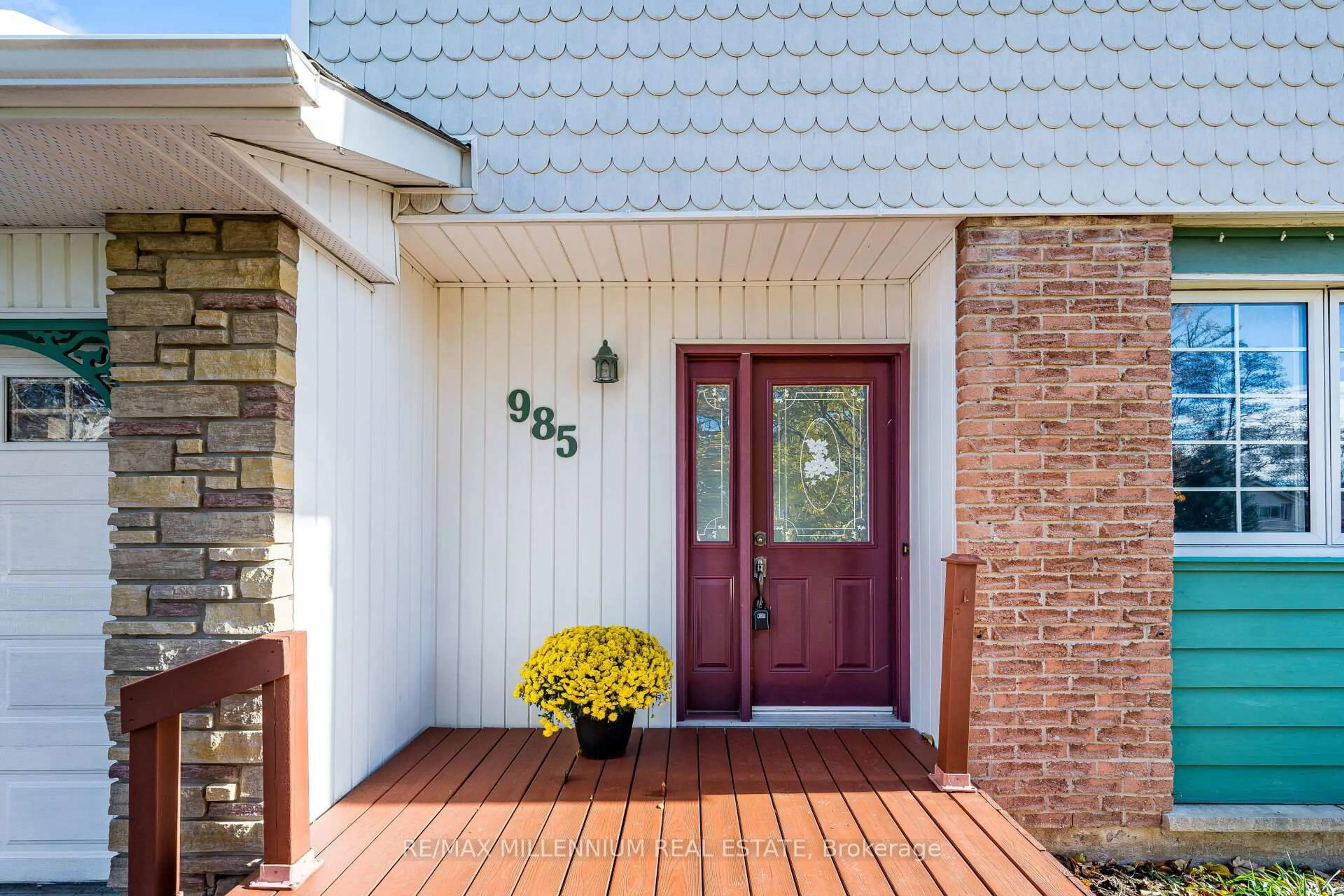 Unknown for 985 Central Park Blvd, Oshawa Ontario L1G 7A7