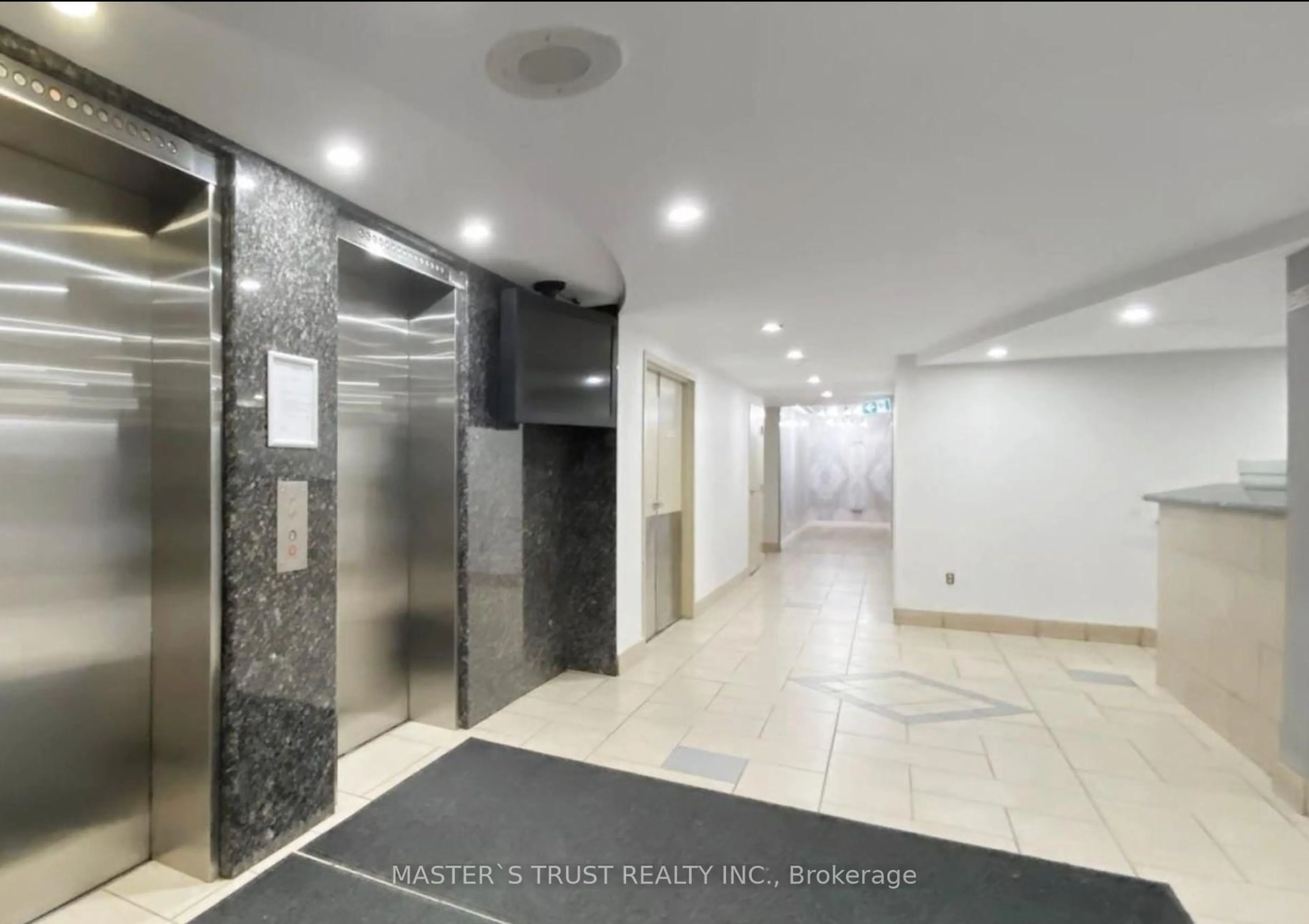 Indoor foyer for 99 Blackwell Ave #512, Toronto Ontario M1B 3R5