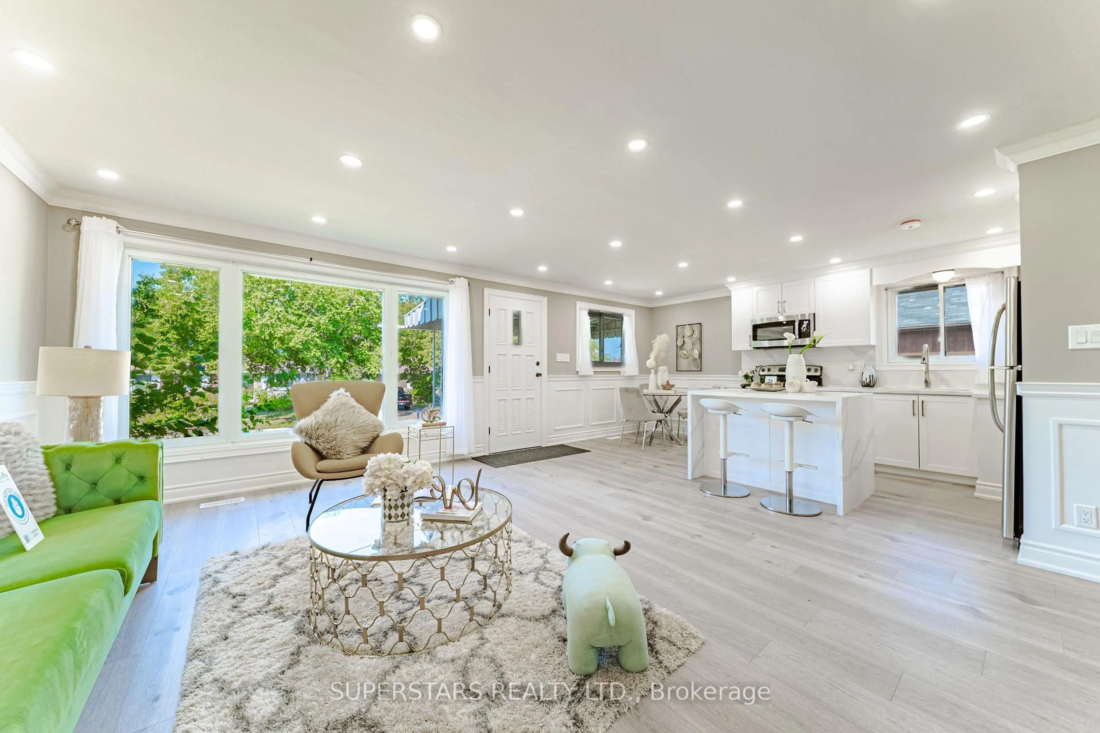 Open concept kitchen, unknown for 461 Cromwell Ave, Oshawa Ontario L1J 4V3