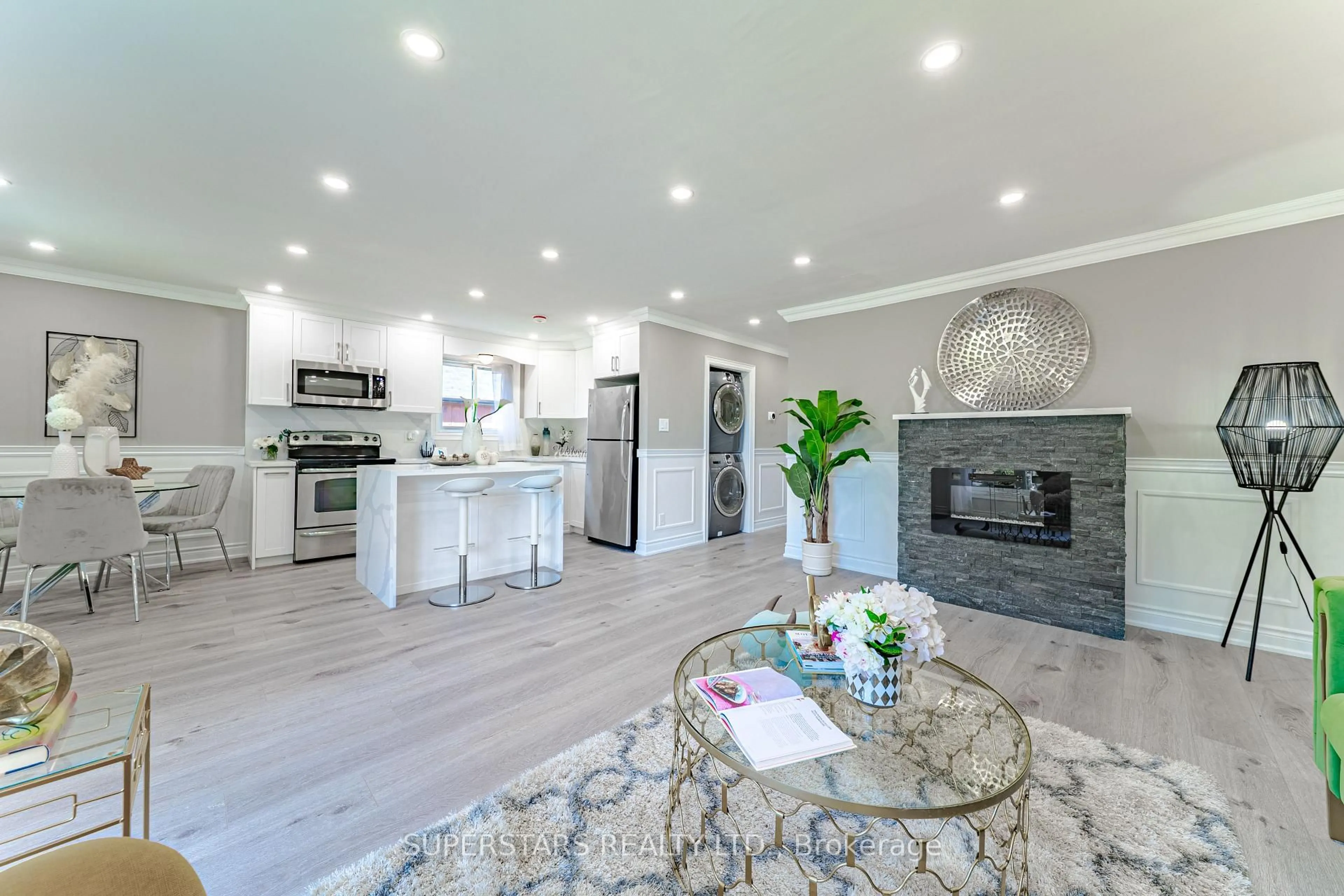 Open concept kitchen, unknown for 461 Cromwell Ave, Oshawa Ontario L1J 4V3