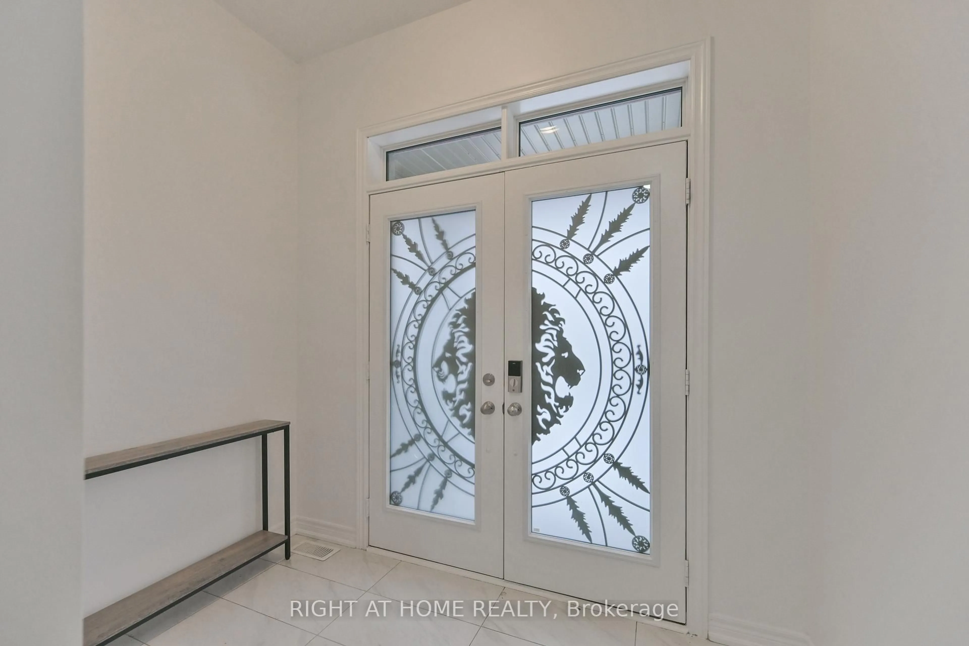 Indoor entryway for 92 Conarty Cres, Whitby Ontario L1P 0L4