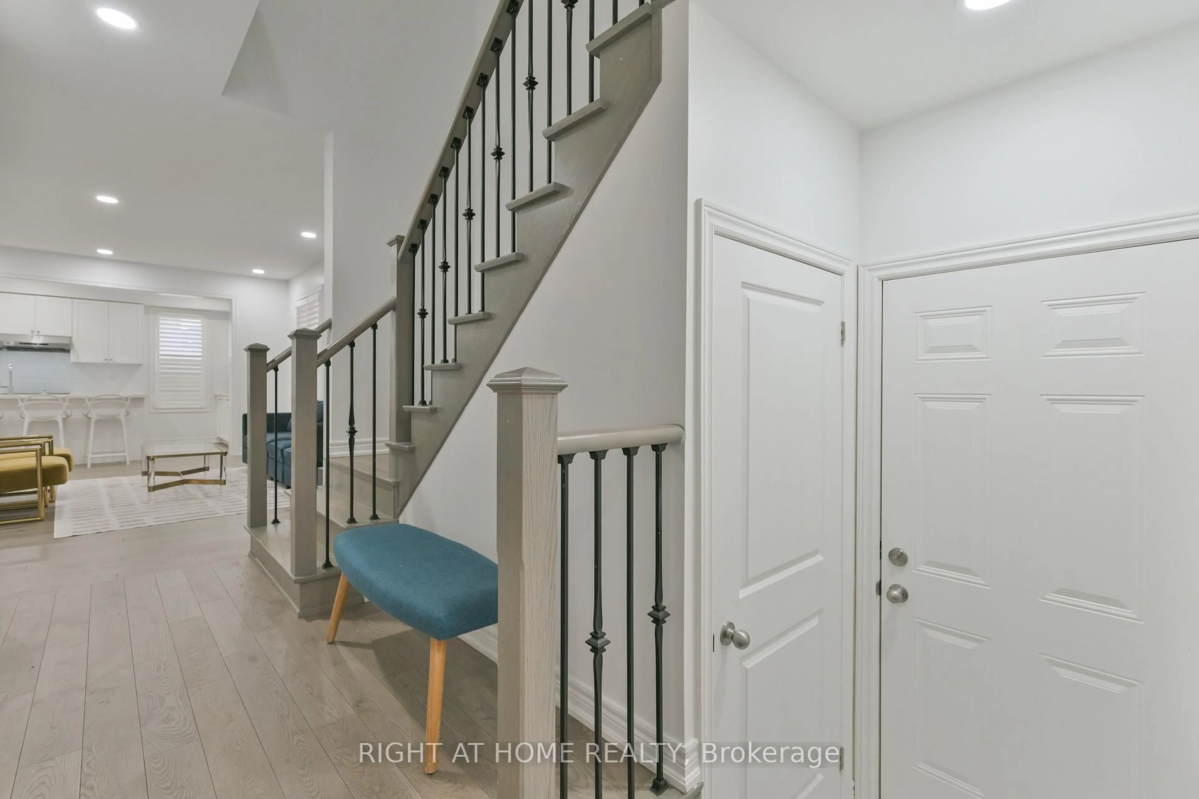 Unknown for 92 Conarty Cres, Whitby Ontario L1P 0L4