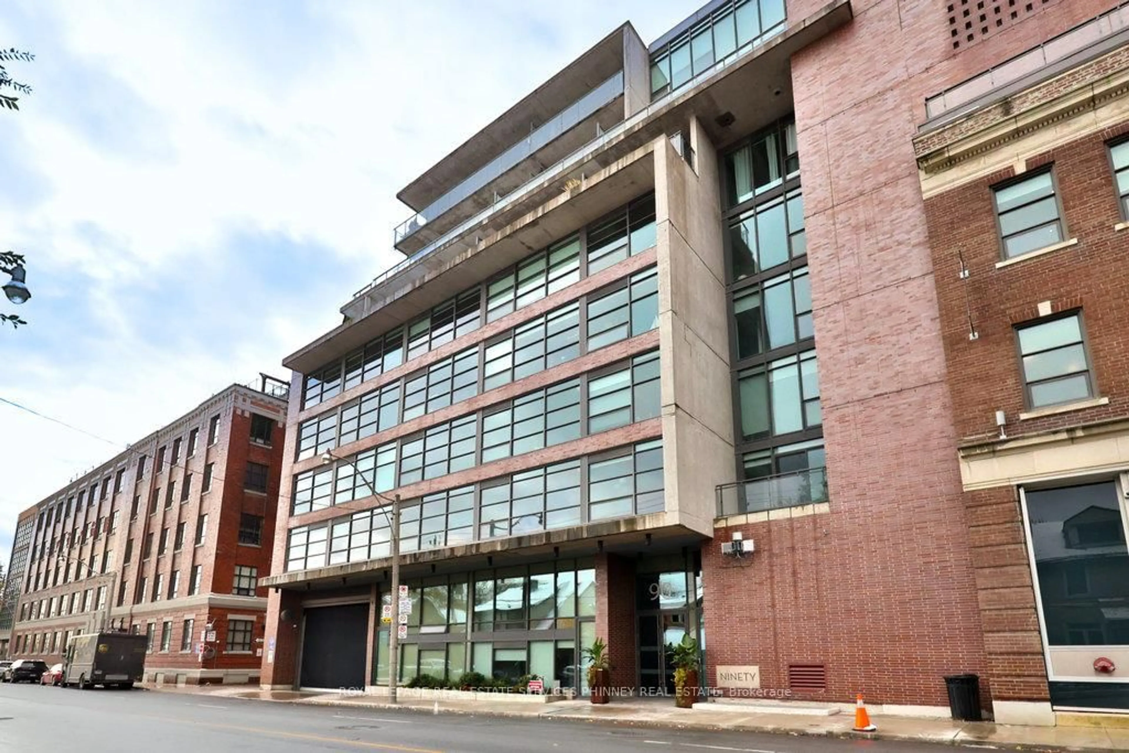 Indoor foyer for 90 Broadview Ave #LW08, Toronto Ontario M4M 0A7