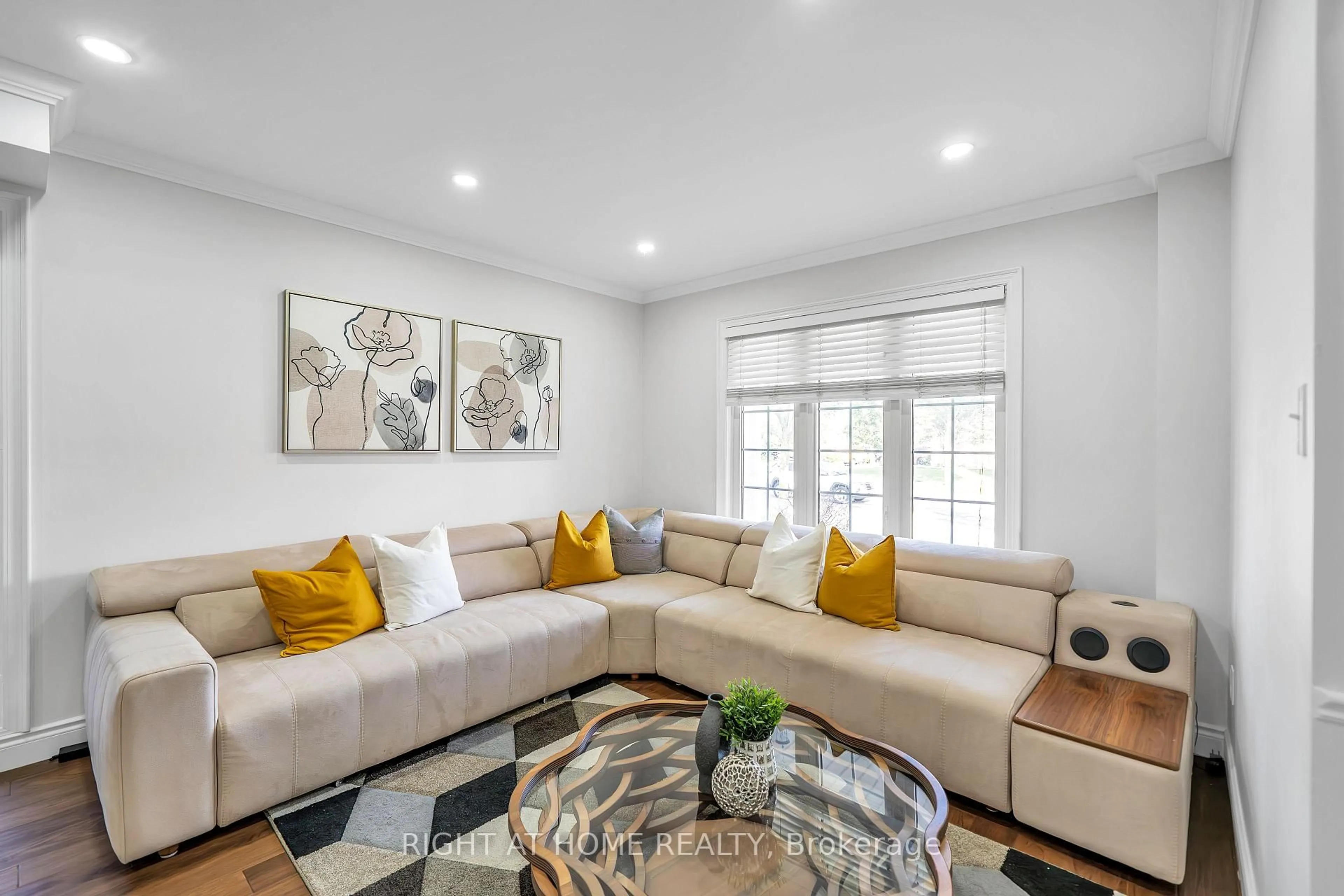 Living room with furniture, unknown for 632 Longworth Ave, Clarington Ontario L1C 5B8