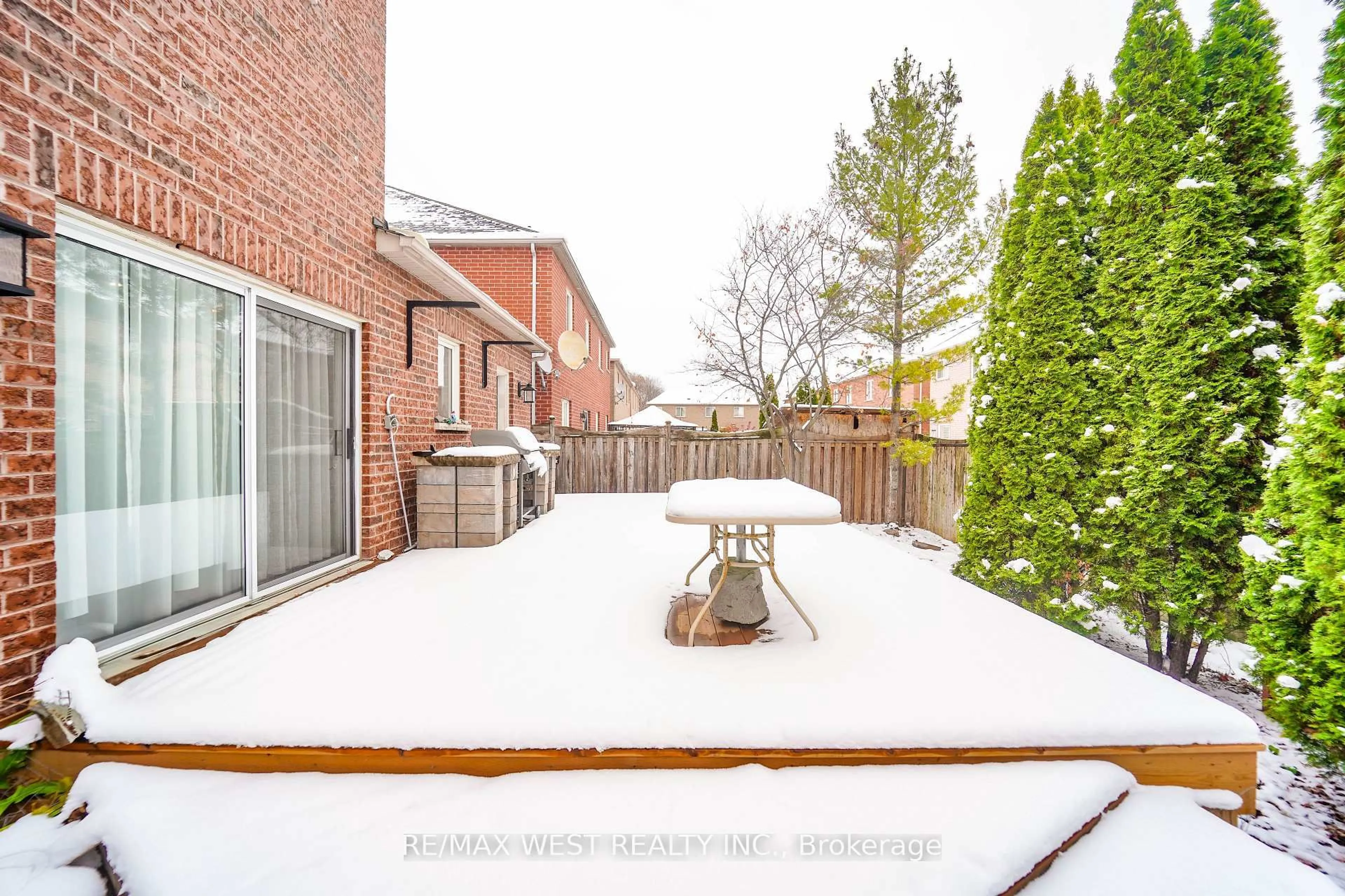 Patio, street for 29 O'shea Cres, Ajax Ontario L1T 4W7
