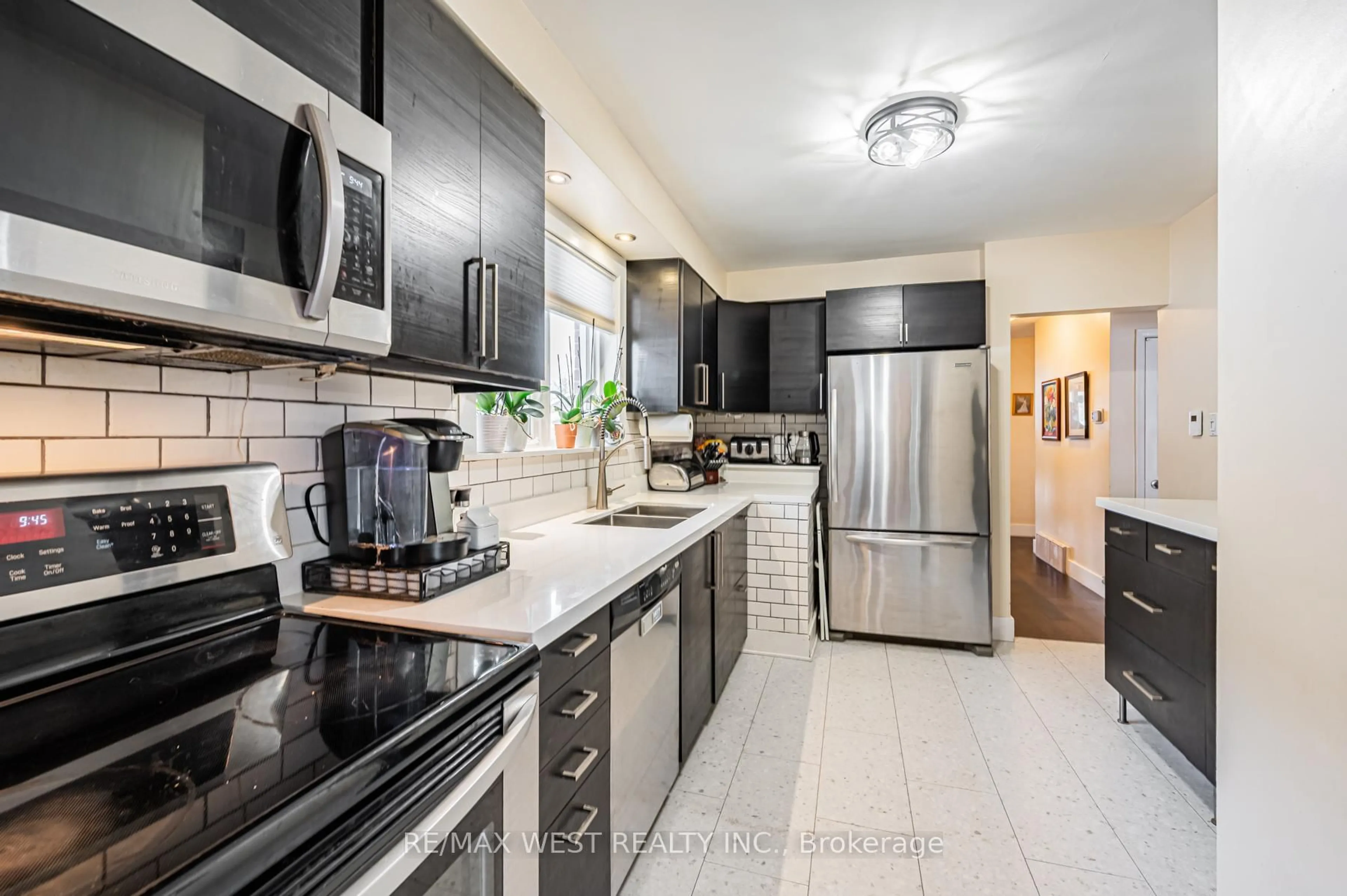 Open concept kitchen, ceramic/tile floor for 75 Homestead Rd, Toronto Ontario M1E 3S1