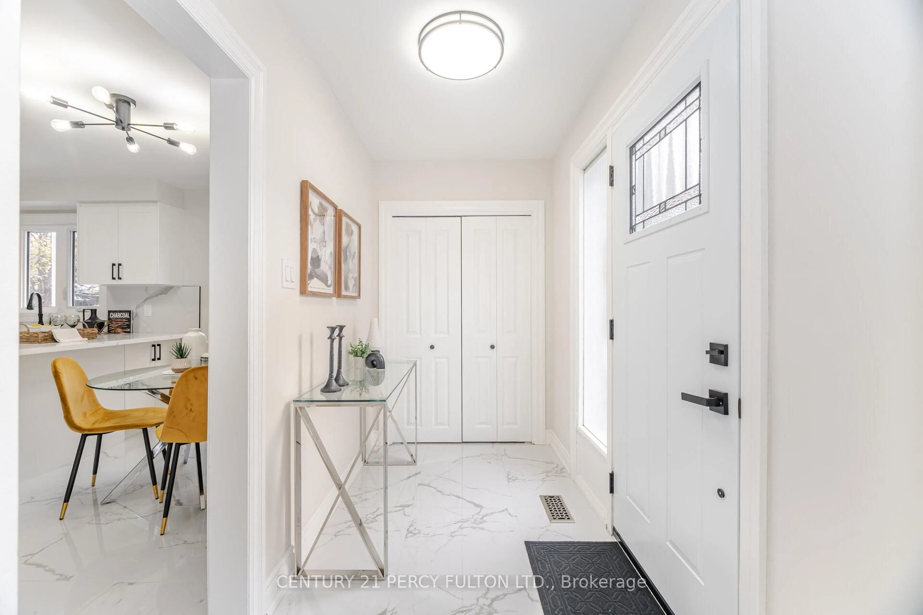 Indoor entryway for 35 Lynnbrook Dr, Toronto Ontario M1H 2M1