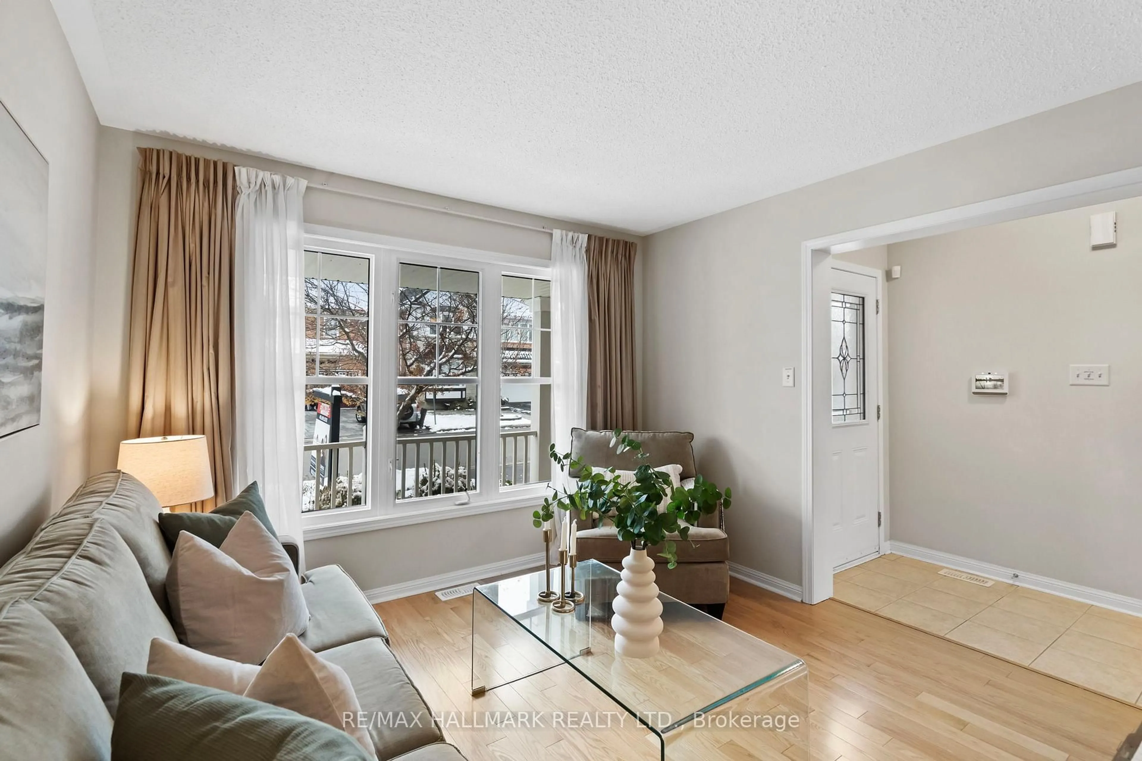 Living room with furniture, unknown for 76 Upper Rouge Tr, Toronto Ontario M1B 6K4