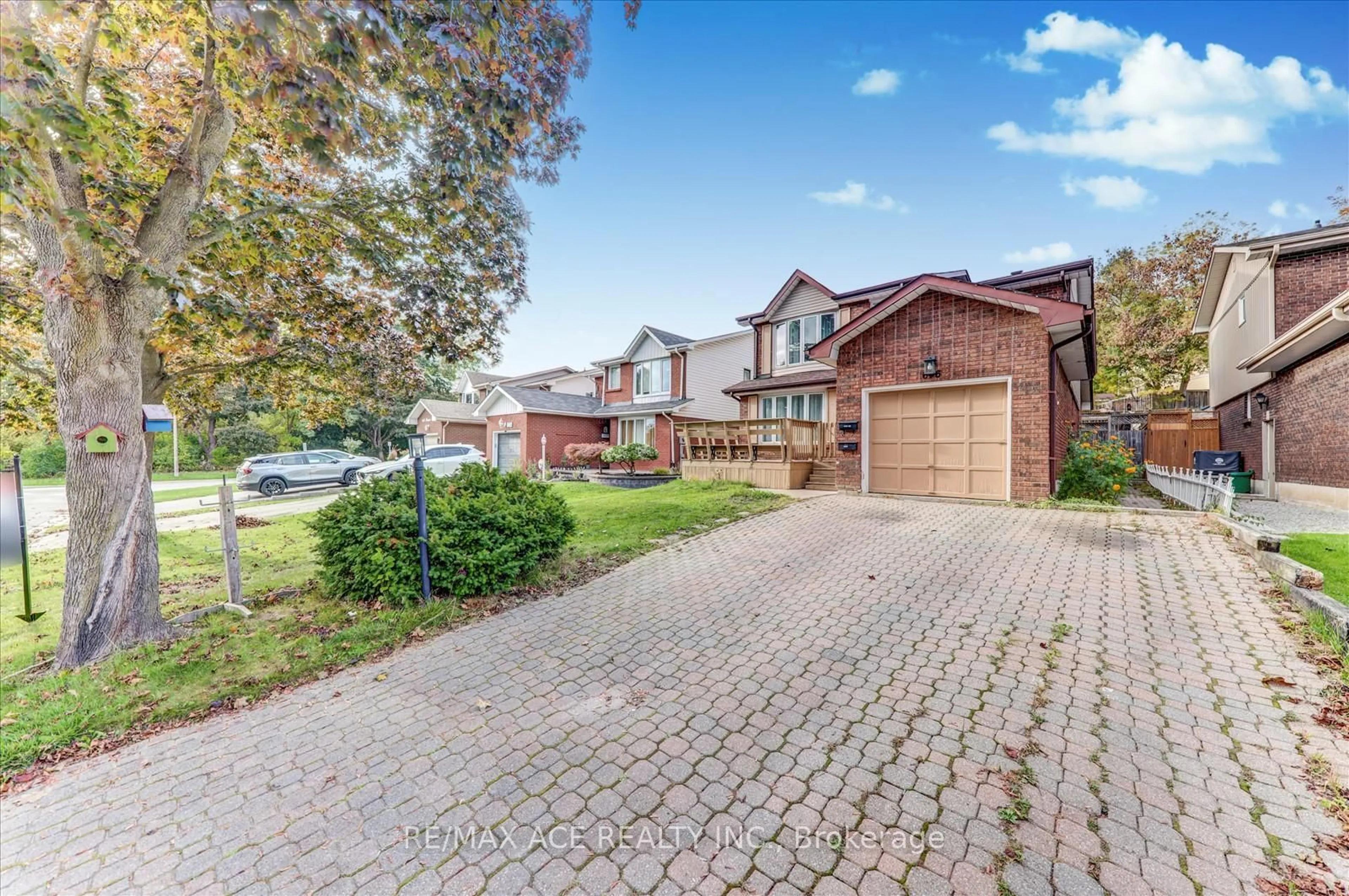 Home with brick exterior material, street for 646 Percival Crt, Oshawa Ontario L1K 1M4