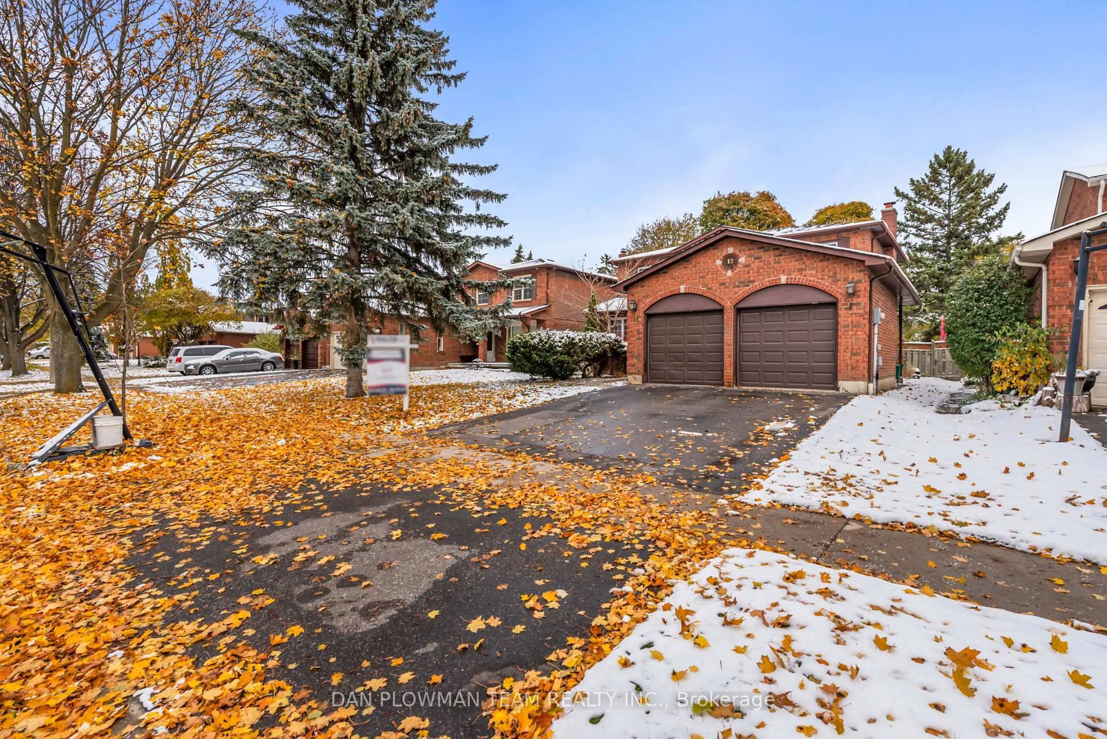 Unknown for 12 Robinson Cres, Whitby Ontario L1N 6W5