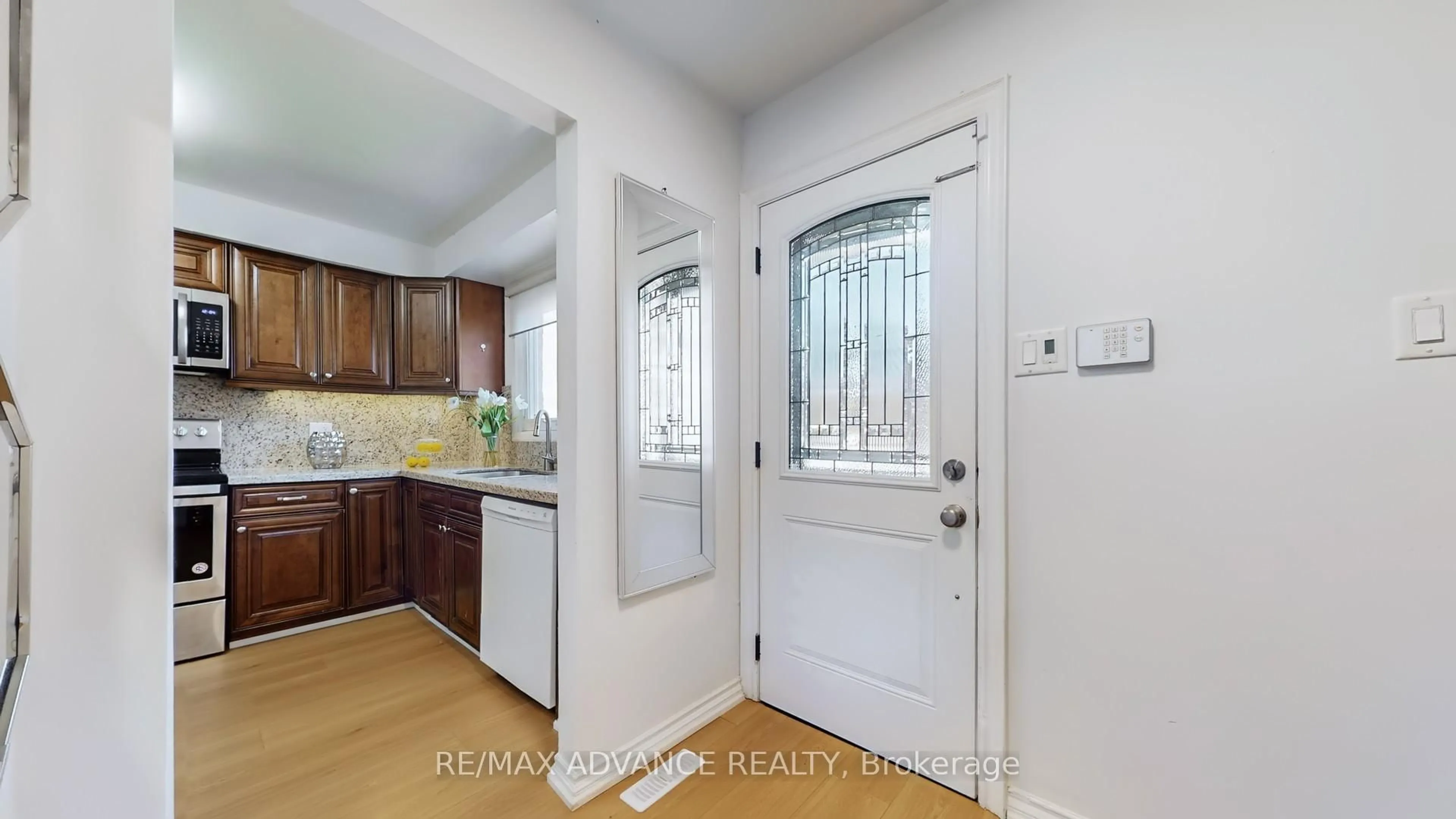 Indoor entryway for 46 Deverill Cres, Ajax Ontario L1T 1S7