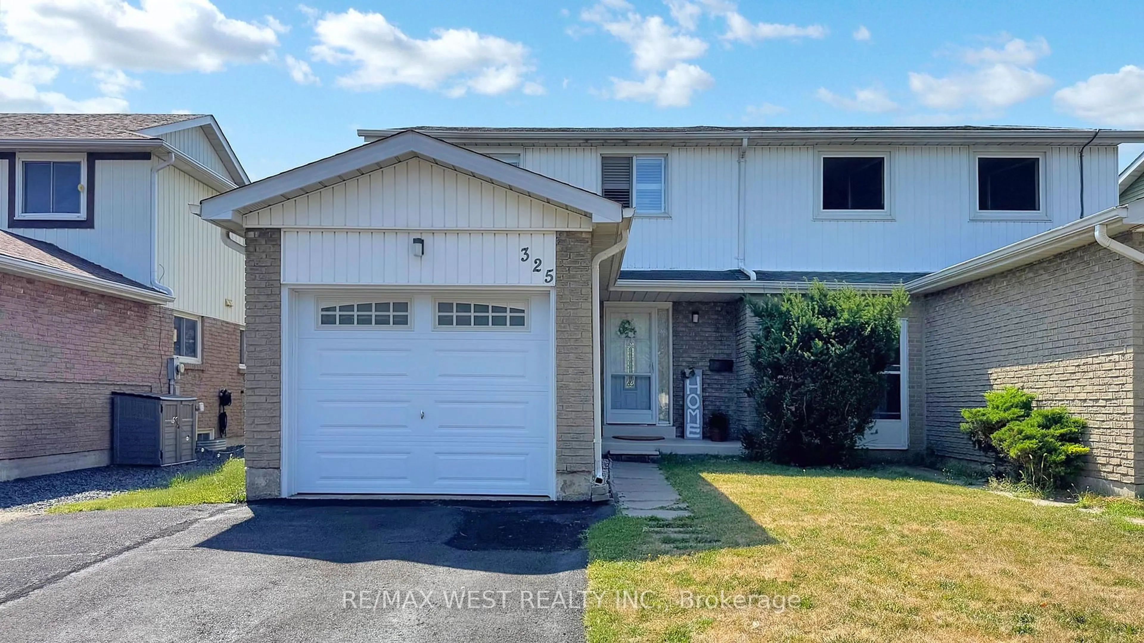 Home with vinyl exterior material, street for 325 Killarney Crt, Oshawa Ontario L1J 6C6