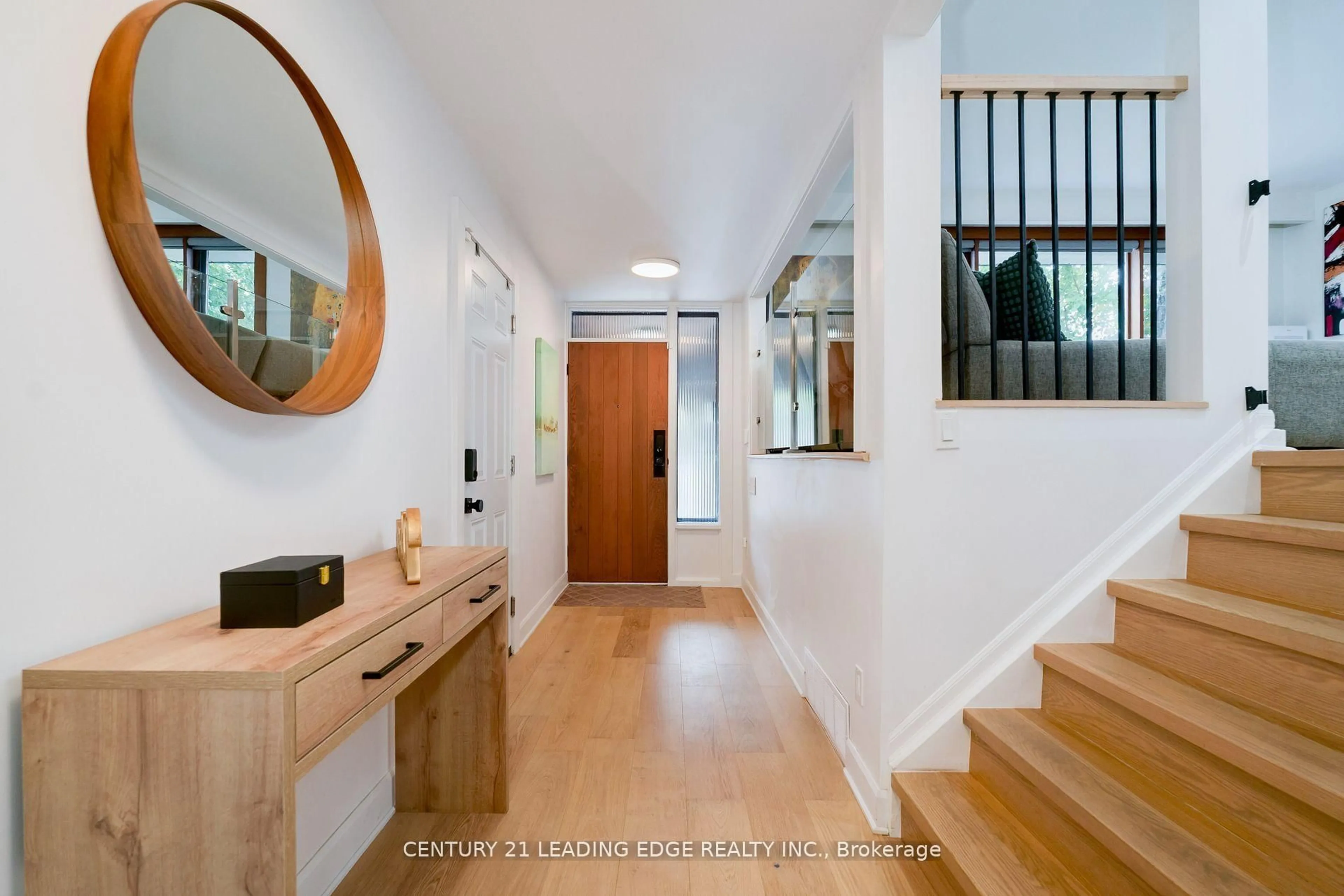 Indoor entryway for 4 Aveline Cres, Toronto Ontario M1H 2P5