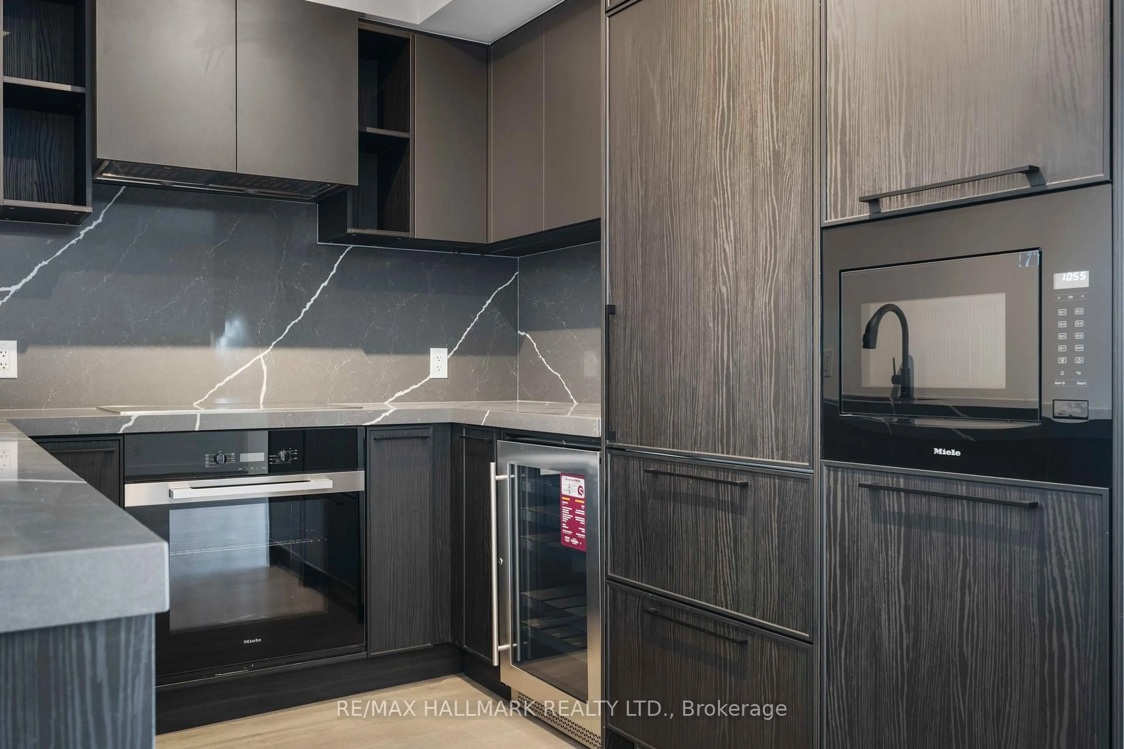 Standard kitchen, wood/laminate floor for 1050 Eastern Ave #1310, Toronto Ontario M4L 0B7