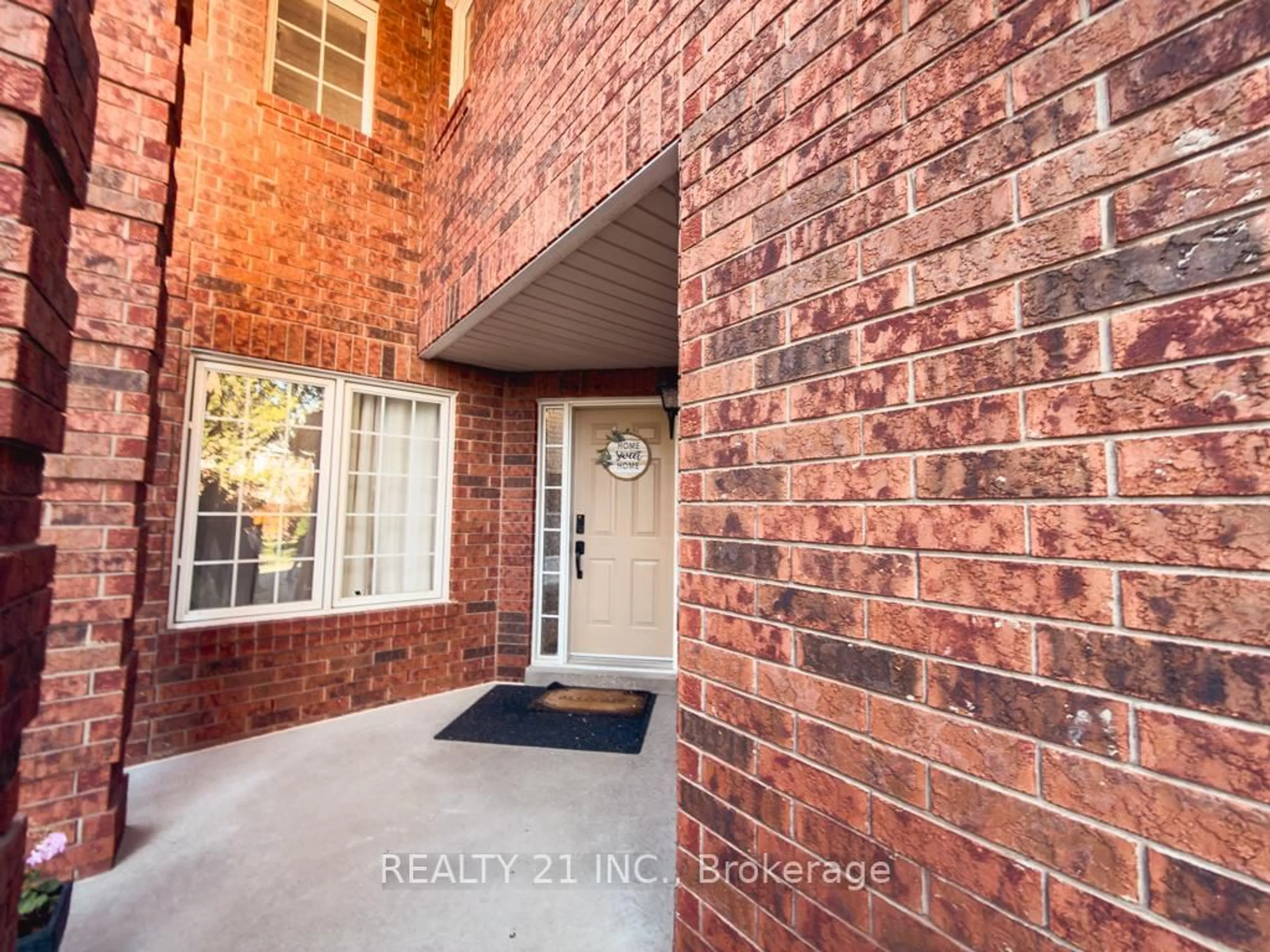 Indoor entryway for 35 Markwood Cres, Whitby Ontario L1R 2S3