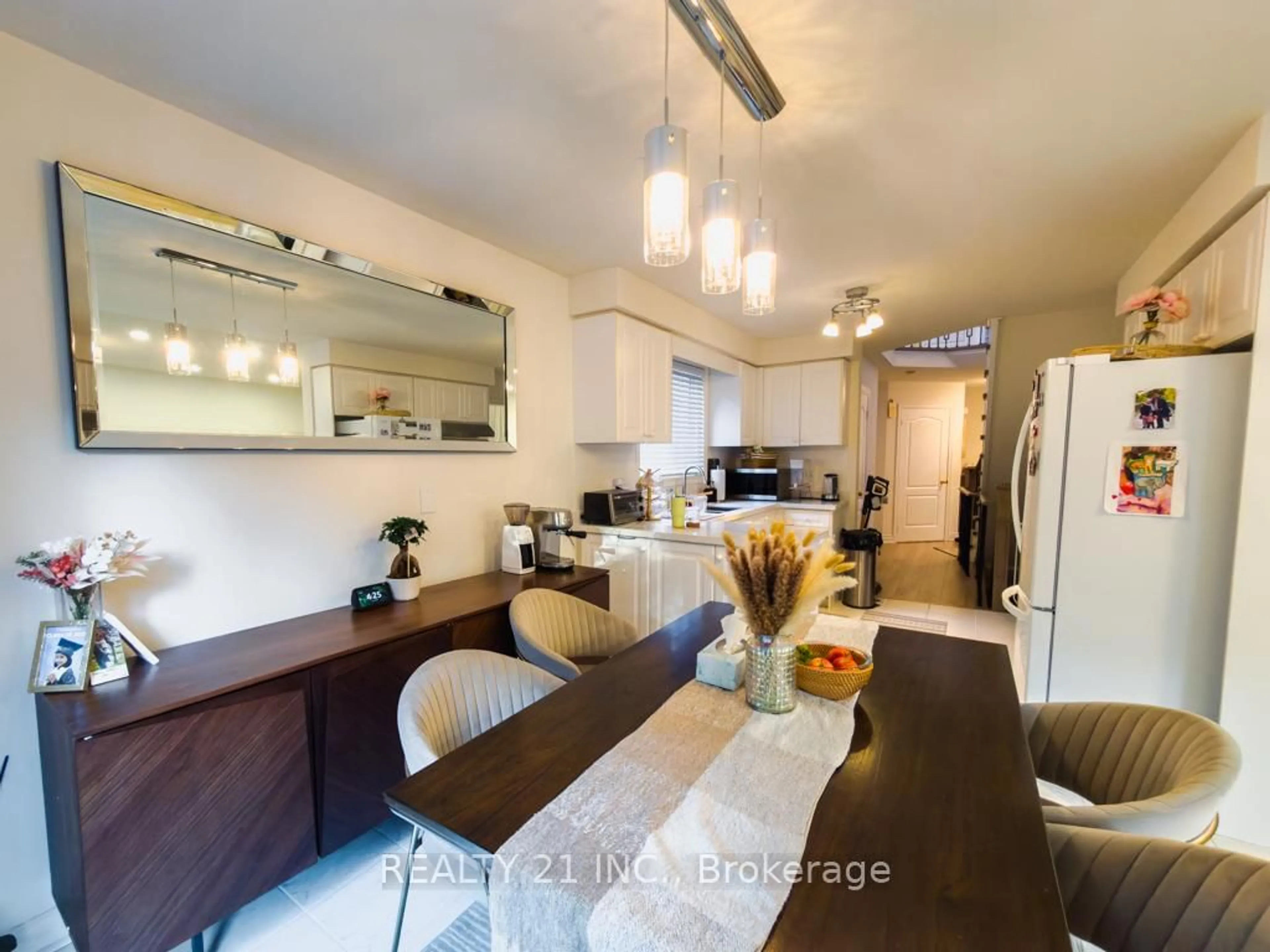 Open concept kitchen, unknown for 35 Markwood Cres, Whitby Ontario L1R 2S3