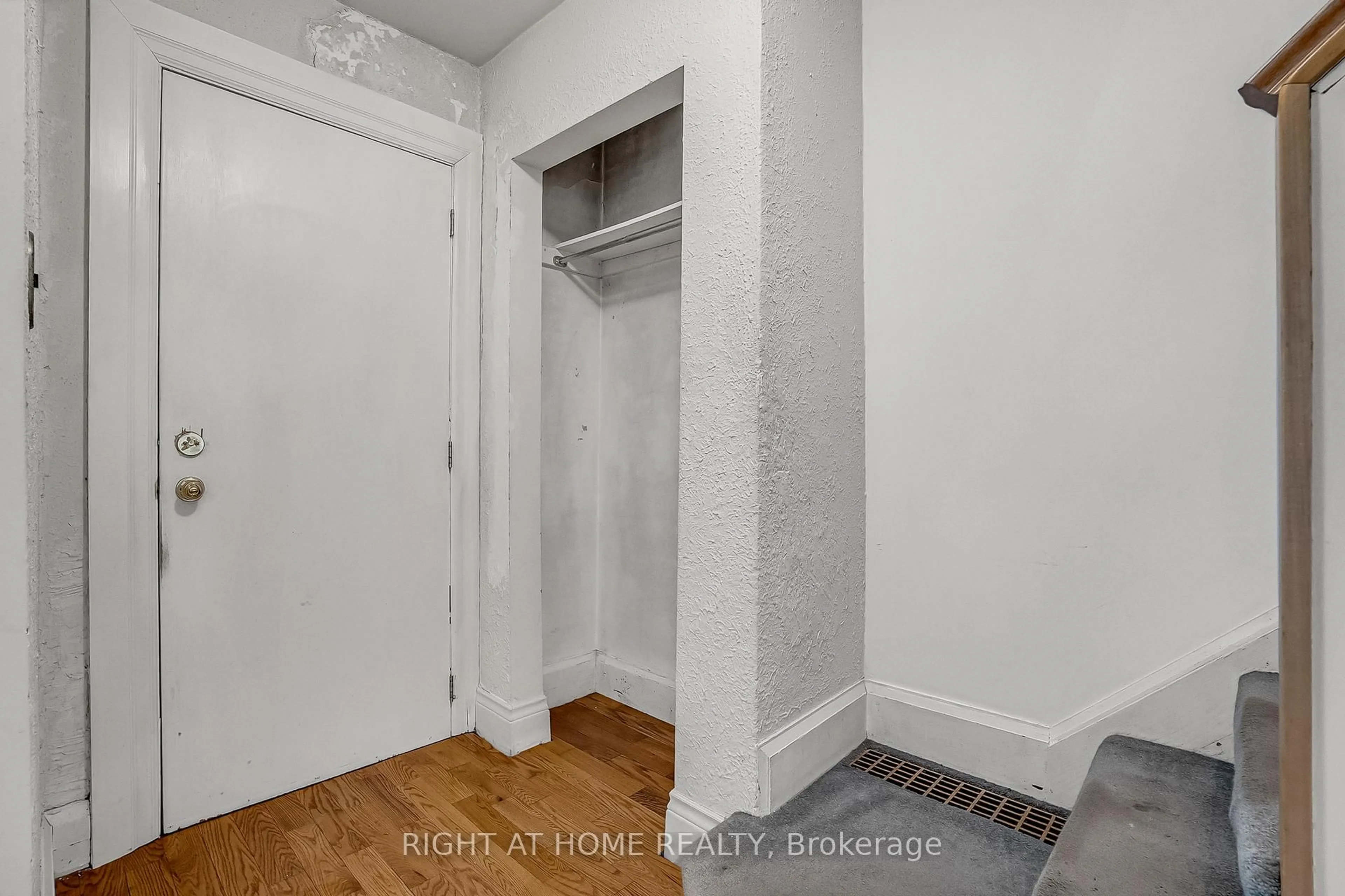 Indoor entryway for 155 Neville Park Blvd, Toronto Ontario M4E 3P7