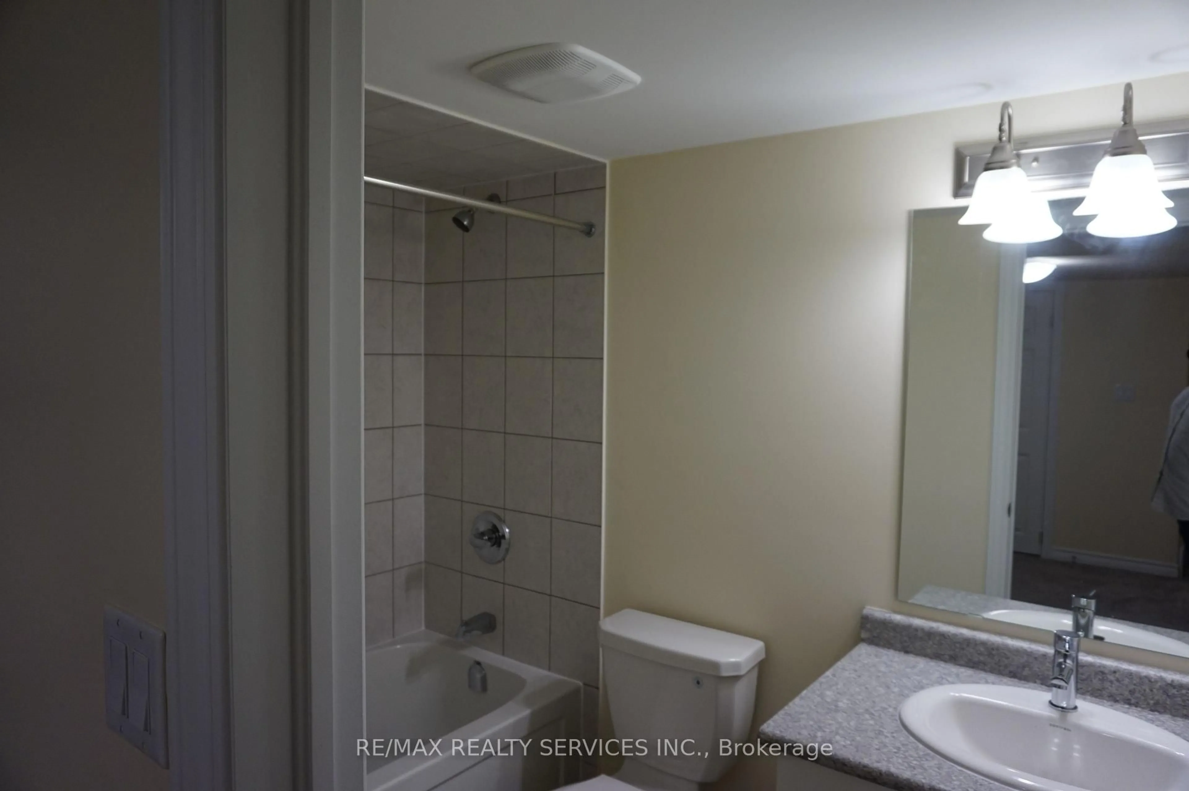 Standard bathroom, ceramic/tile floor for 38 Arthur Mclaughlin St, Clarington Ontario L1C 0T6