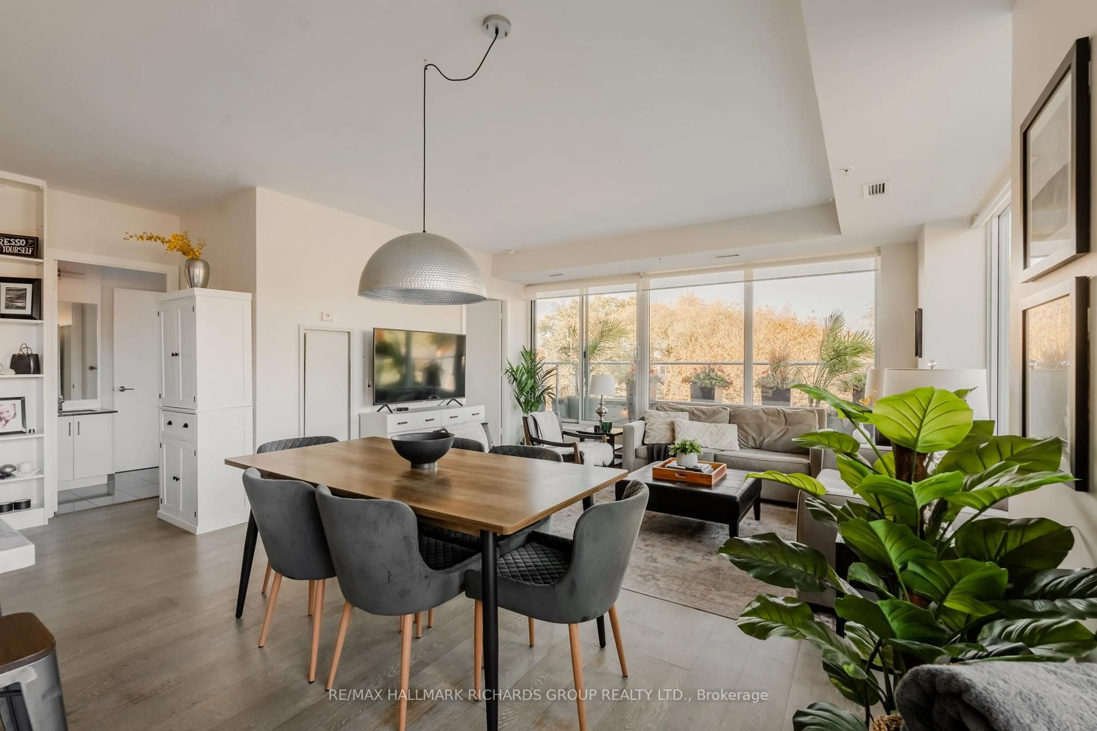 Dining room, unknown for 1960 Queen St #401, Toronto Ontario M4L 1A8