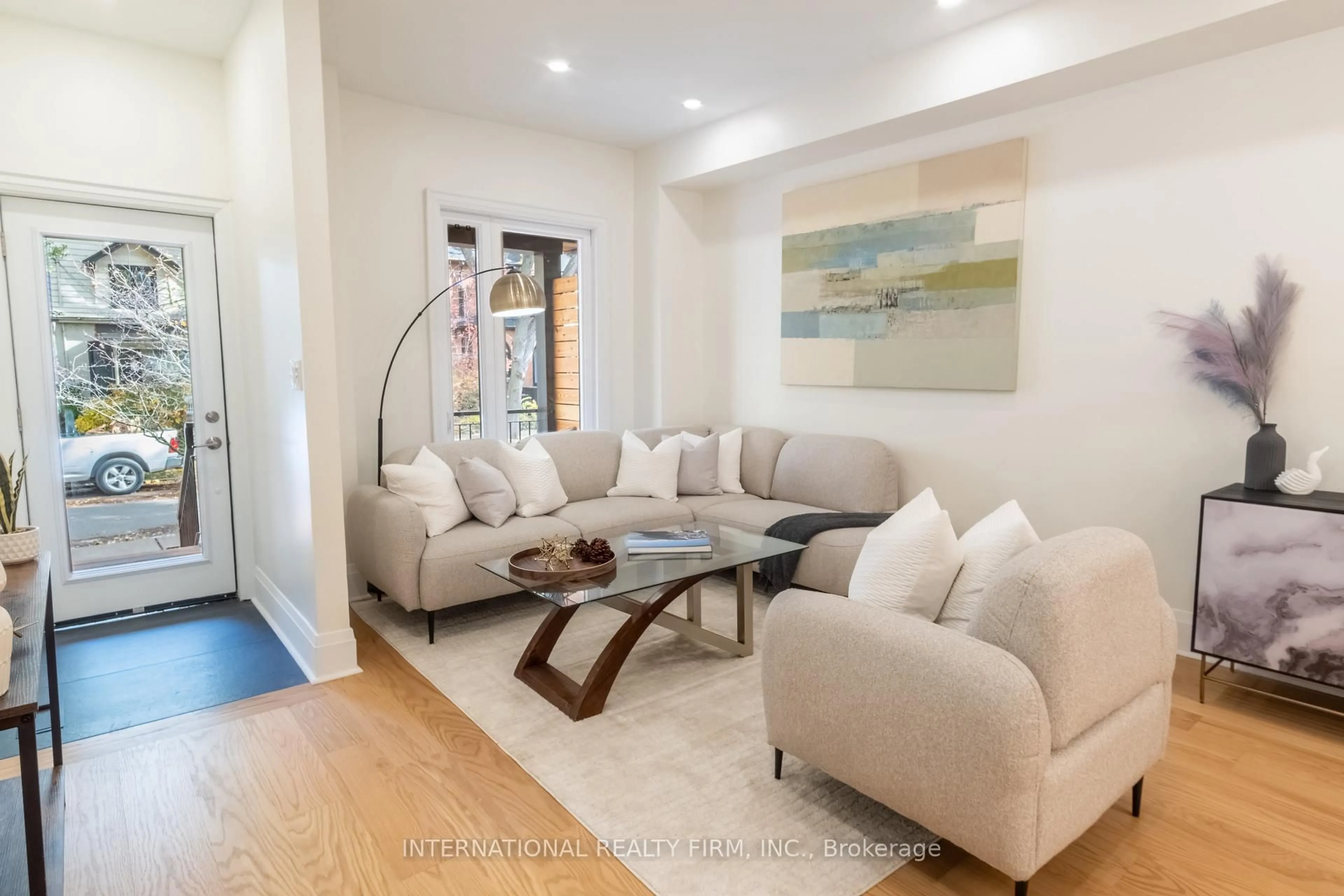 Living room with furniture, unknown for 46 Morse St, Toronto Ontario M4M 2P6