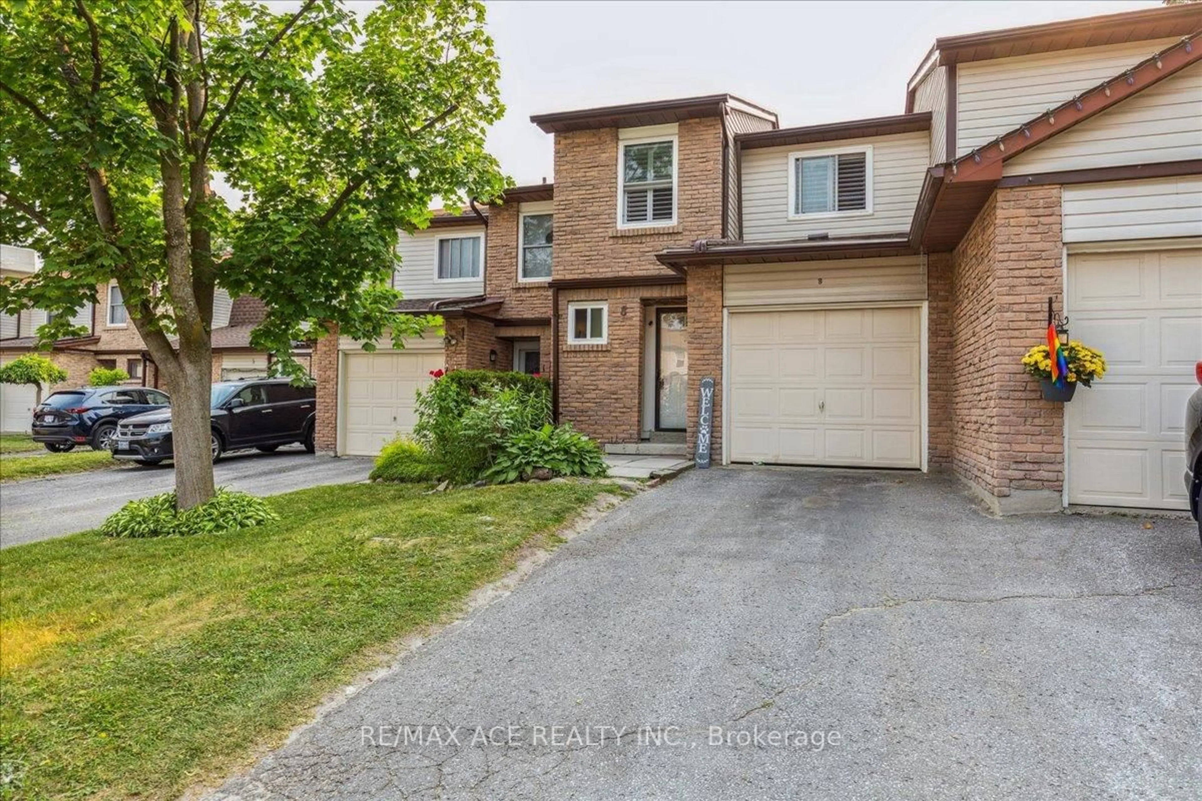 A pic from outside/outdoor area/front of a property/back of a property/a pic from drone, street for 1330 Trowbridge Dr #8, Oshawa Ontario L1G 7R7