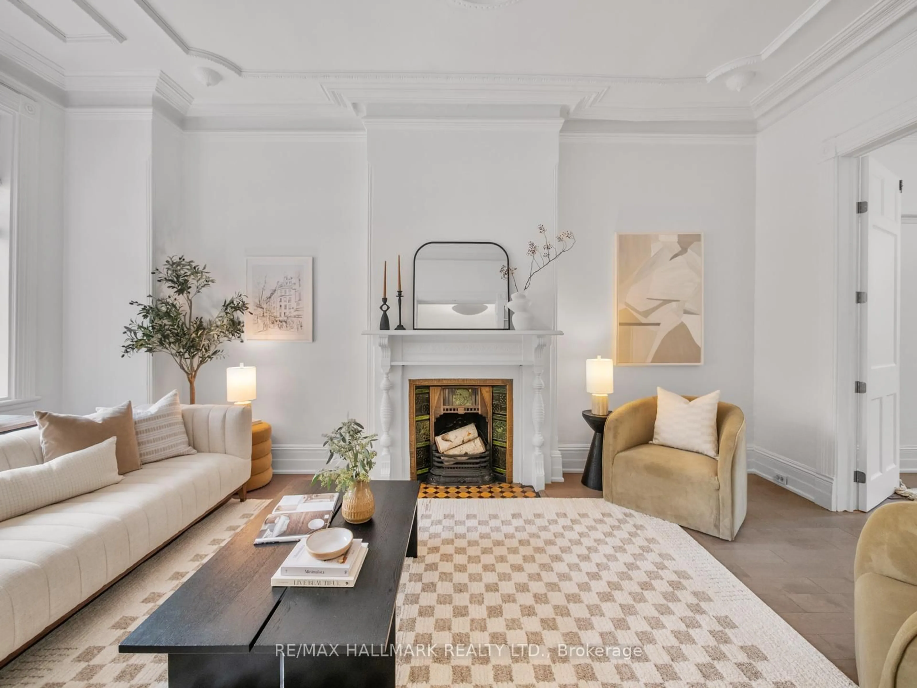 Living room with furniture, unknown for 133 Langley Ave, Toronto Ontario M4K 1B6