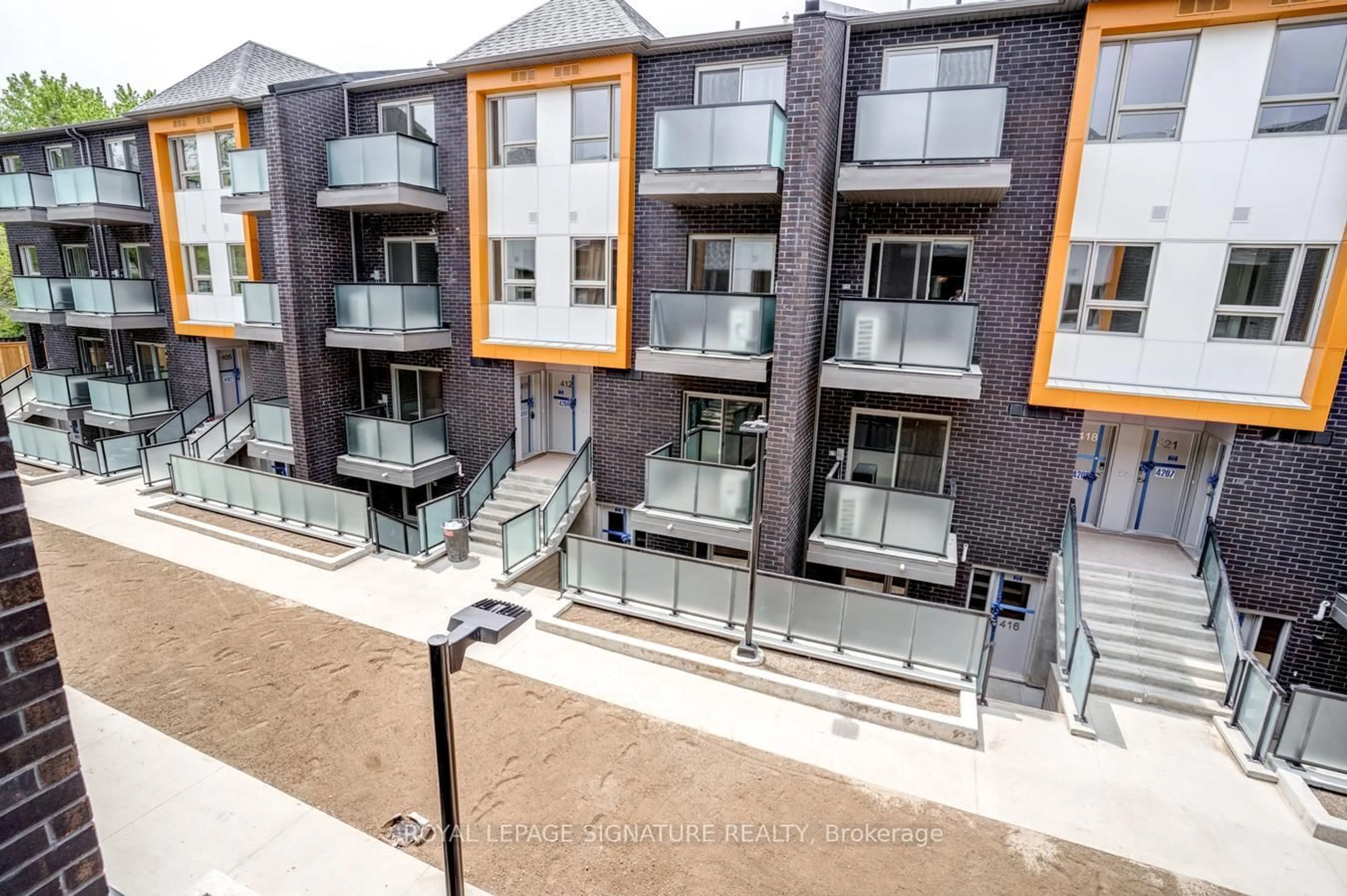 A pic from outside/outdoor area/front of a property/back of a property/a pic from drone, unknown for 2787 Eglinton Ave #337, Toronto Ontario M1J 0B2