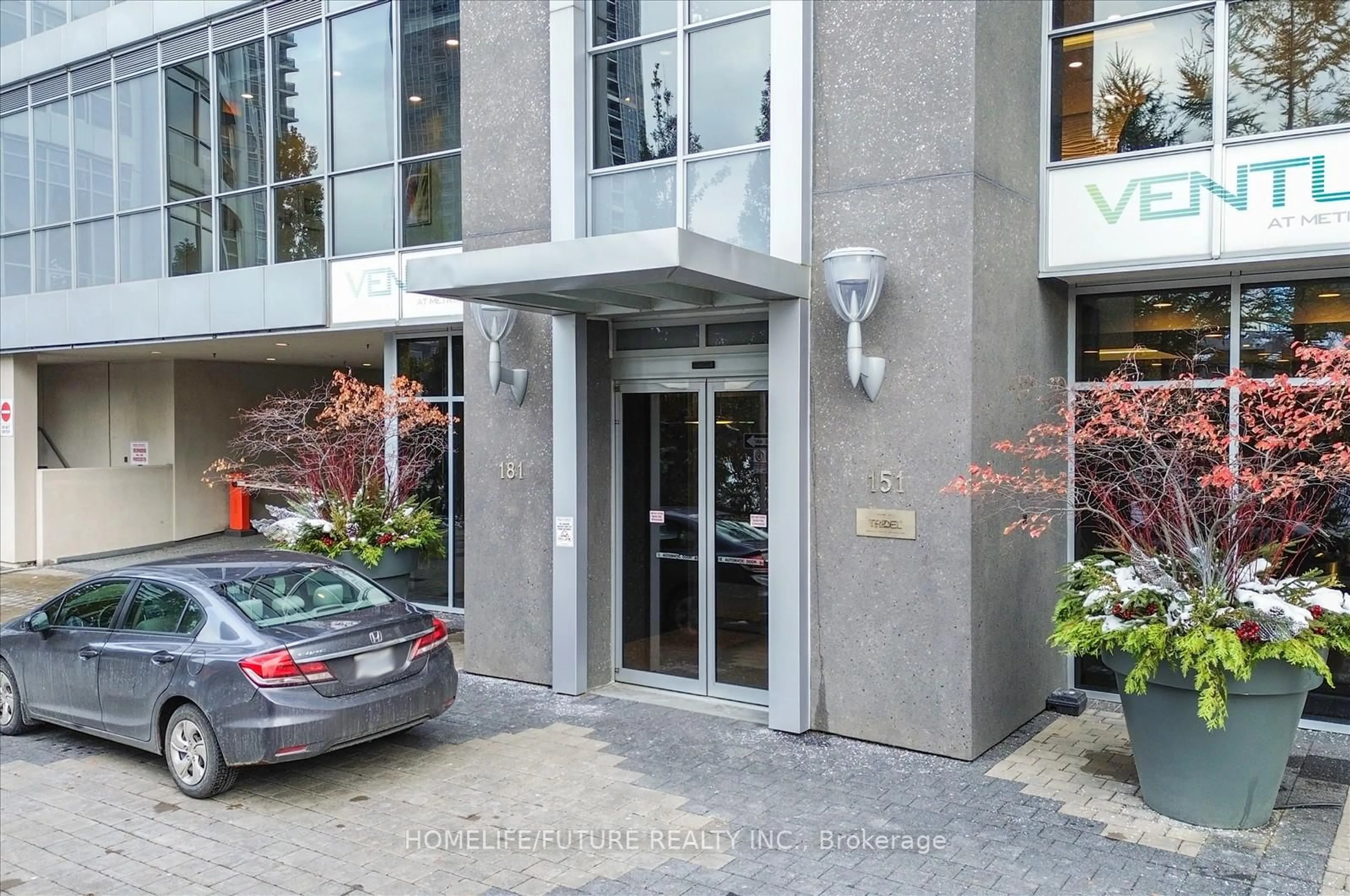 Indoor foyer for 181 Village Green Sq #216, Toronto Ontario M1S 0K6