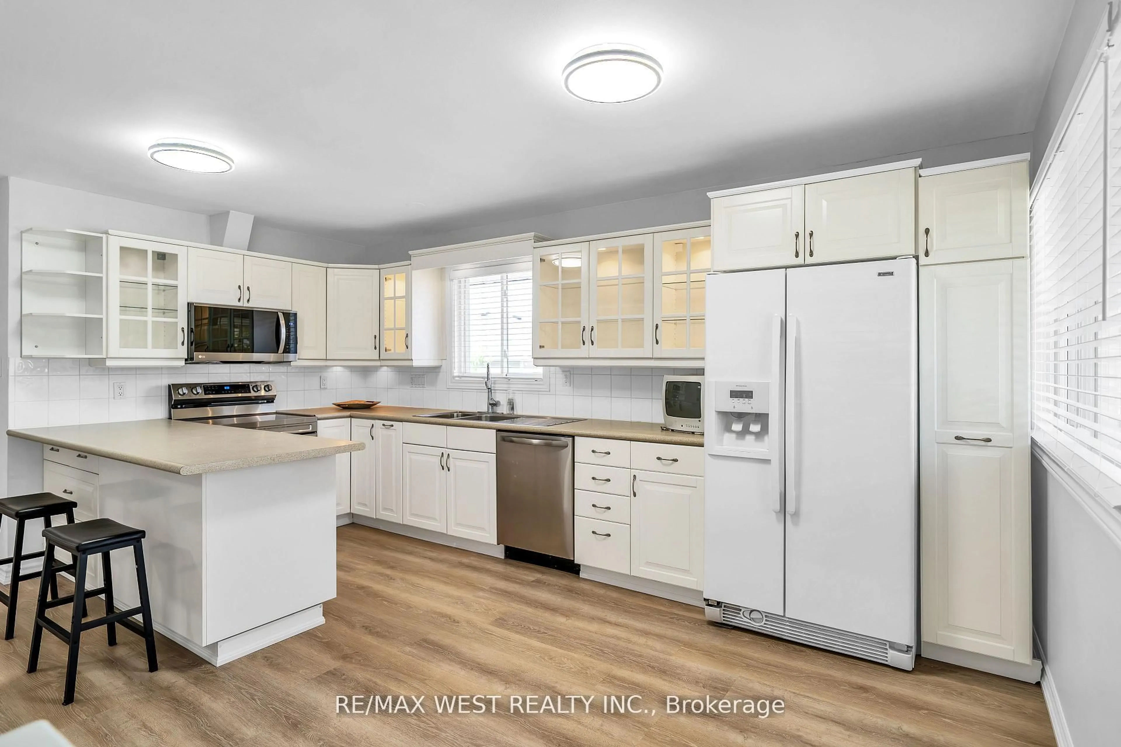 Open concept kitchen, unknown for 12 Athabasca St, Oshawa Ontario L1H 7H5