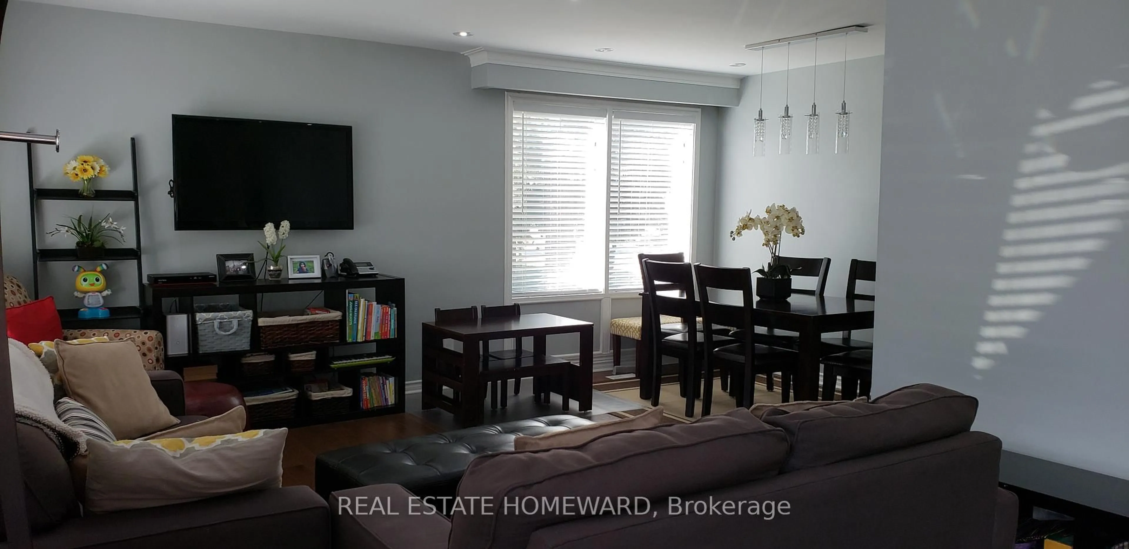 Living room with furniture, wood/laminate floor for 4 Moorecroft Cres, Toronto Ontario M1K 3V1