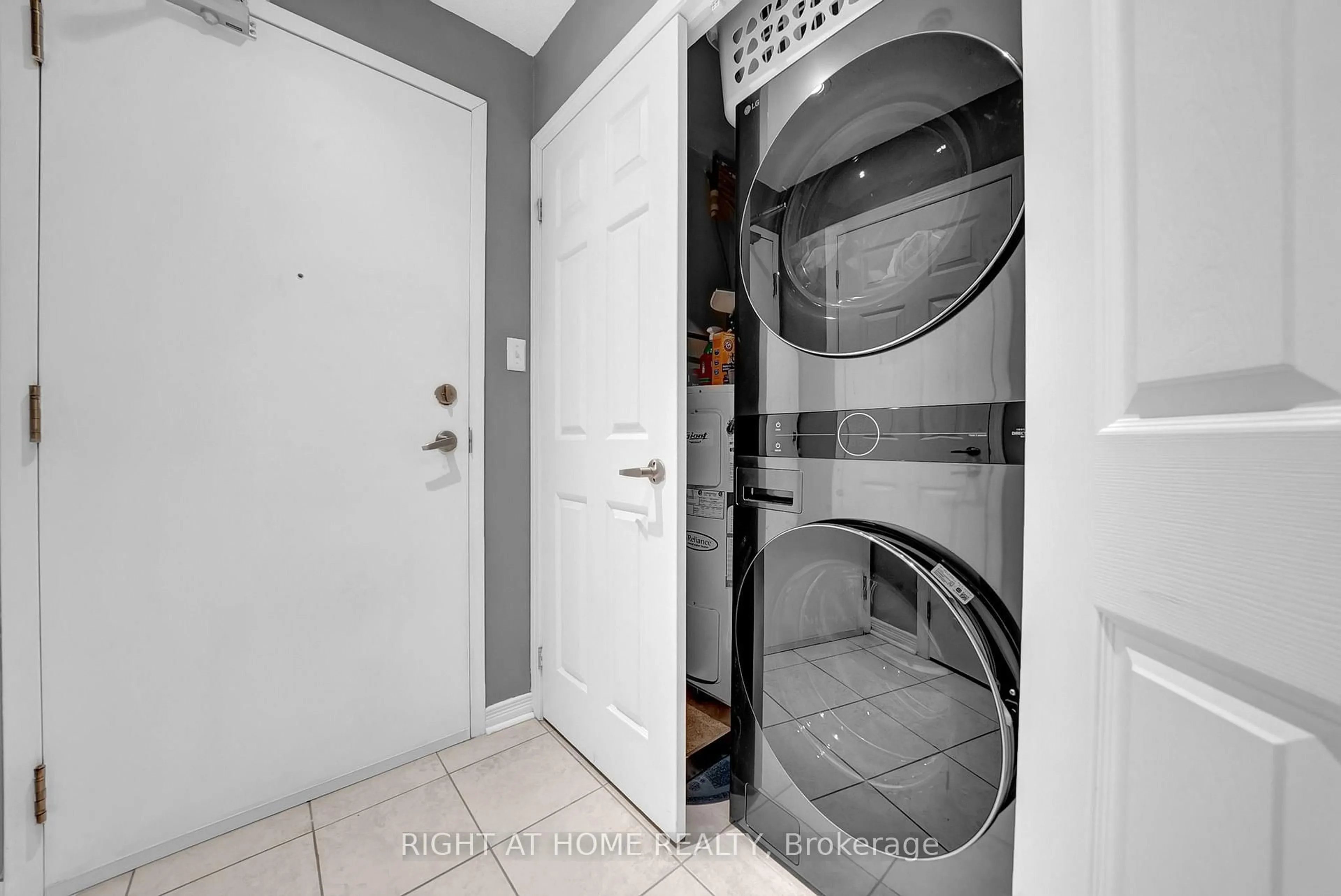 Laundry room for 132 Aspen Springs Dr #205, Clarington Ontario L1C 0H1