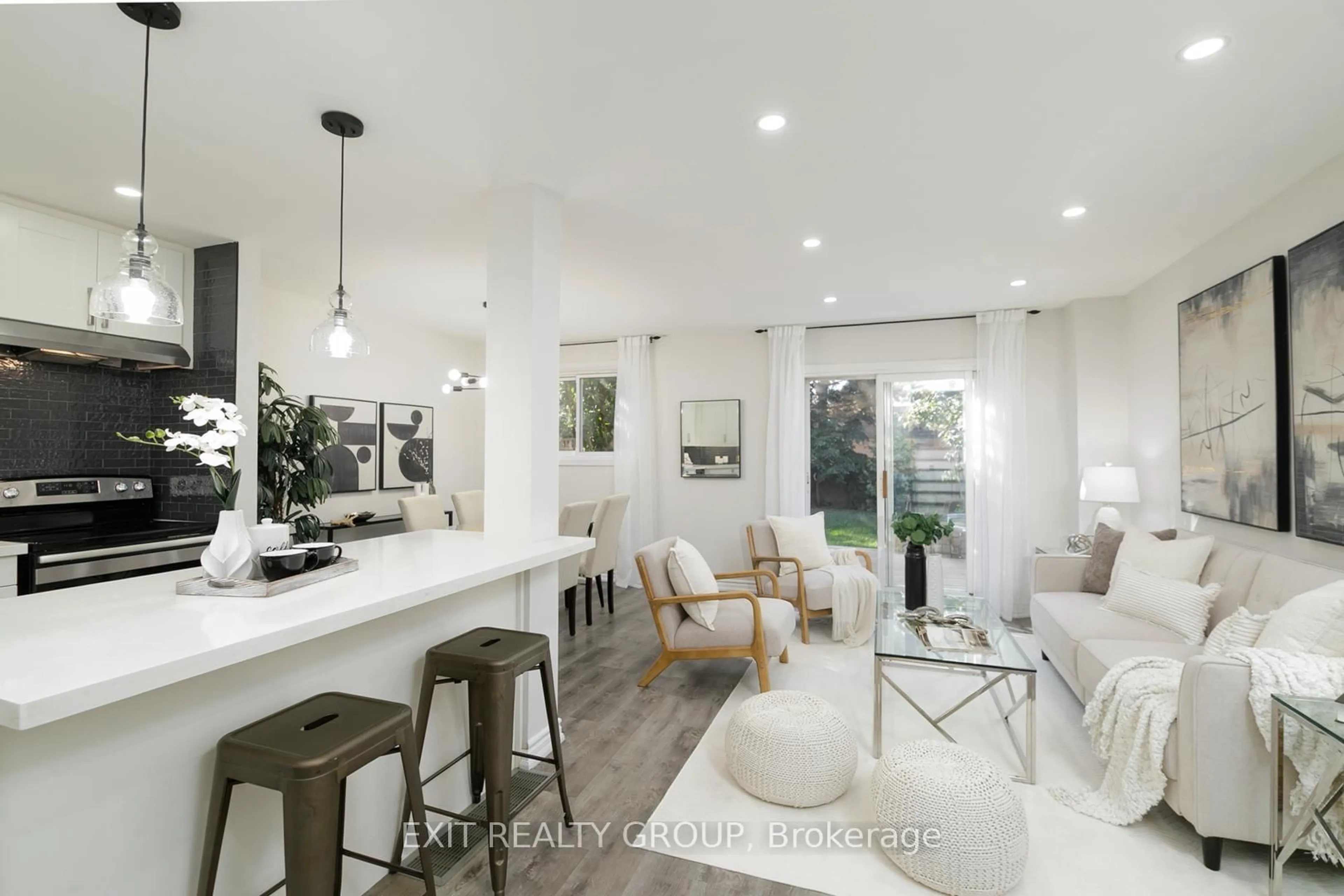 Open concept kitchen, unknown for 765 Hampton Crt, Pickering Ontario L1W 3M3