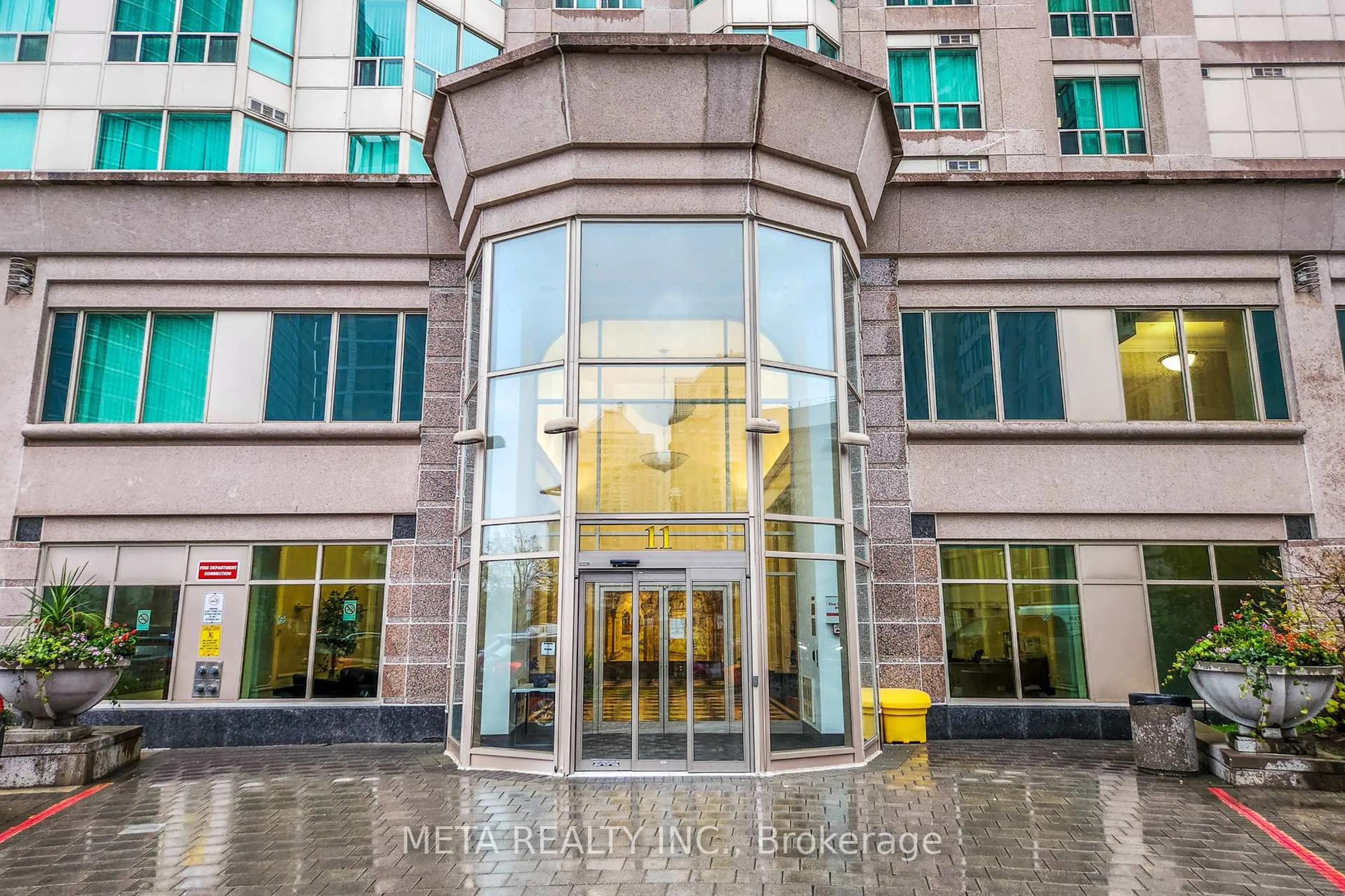 Indoor foyer for 11 Lee Centre Dr, Toronto Ontario M1H 3J5