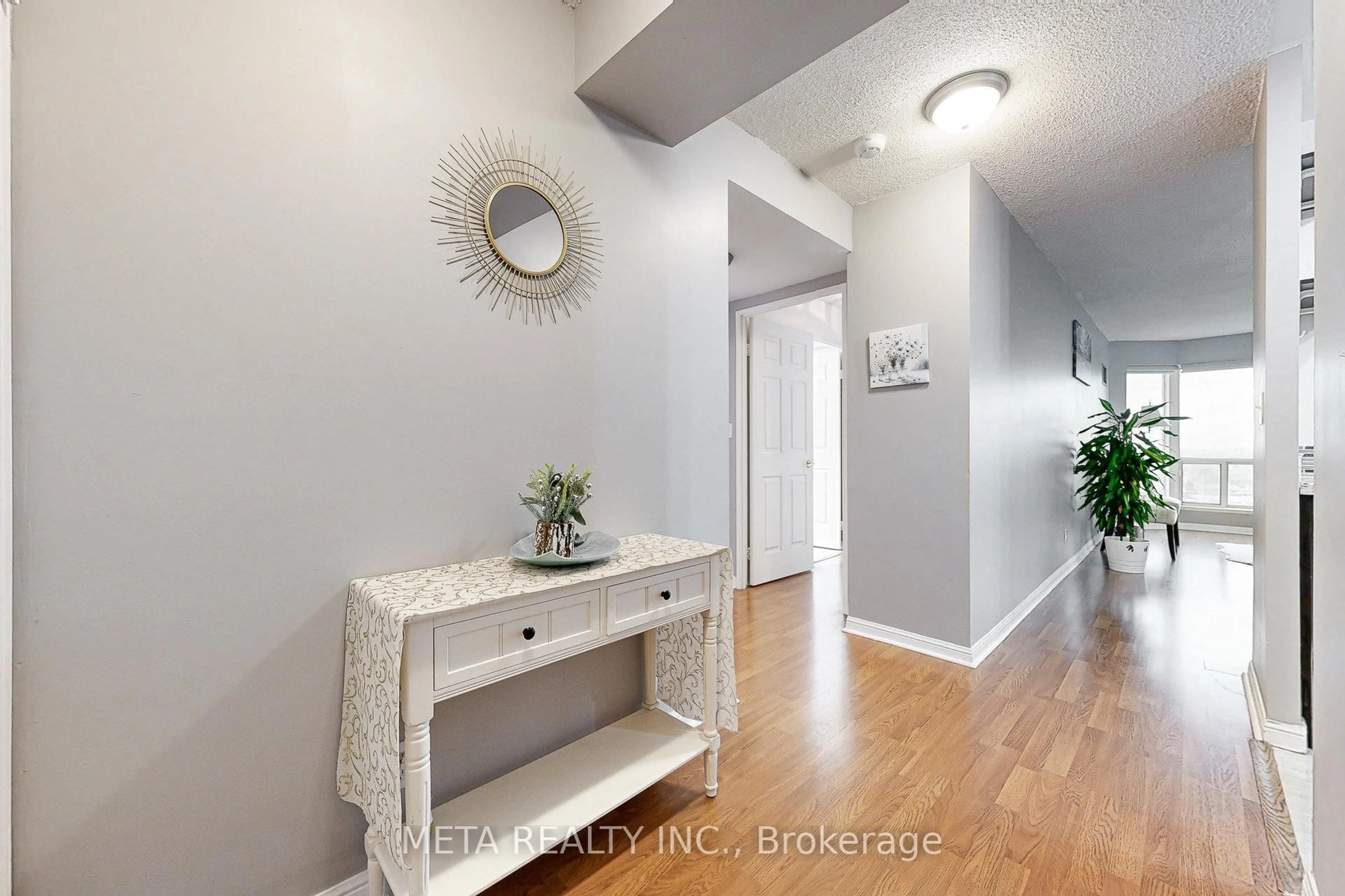 Indoor entryway for 11 Lee Centre Dr, Toronto Ontario M1H 3J5