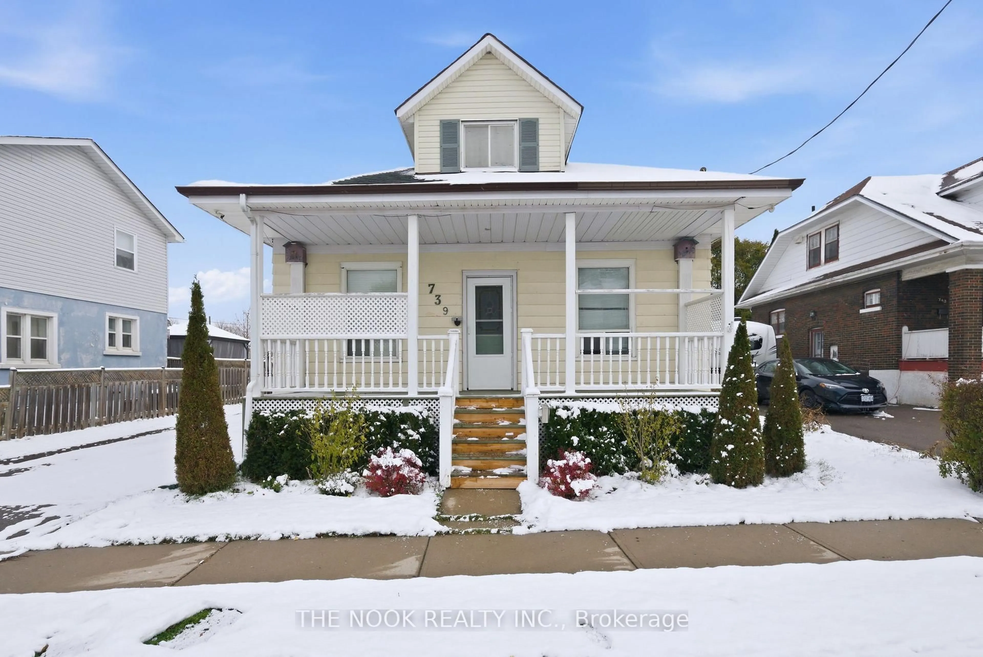 Home with vinyl exterior material, street for 739 Gifford St, Oshawa Ontario L1H 4W1