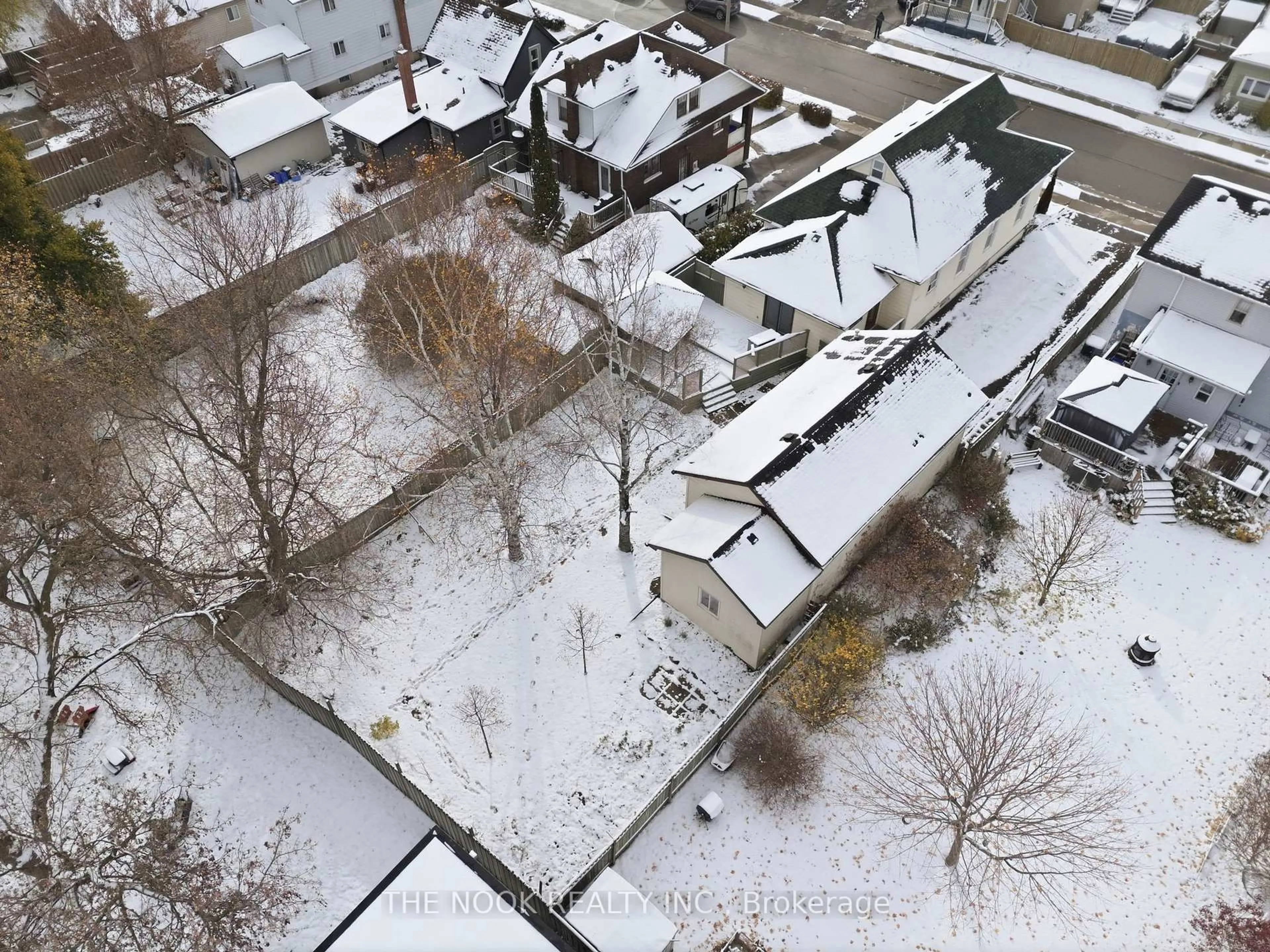 A pic from outside/outdoor area/front of a property/back of a property/a pic from drone, street for 739 Gifford St, Oshawa Ontario L1H 4W1