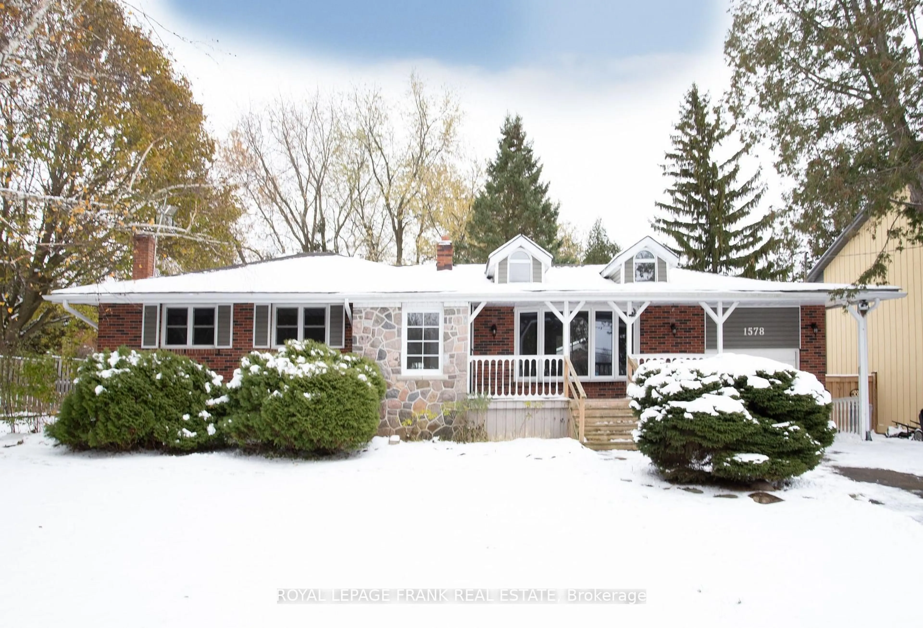 Home with vinyl exterior material, street for 1578 King St, Scugog Ontario L9L 1C2