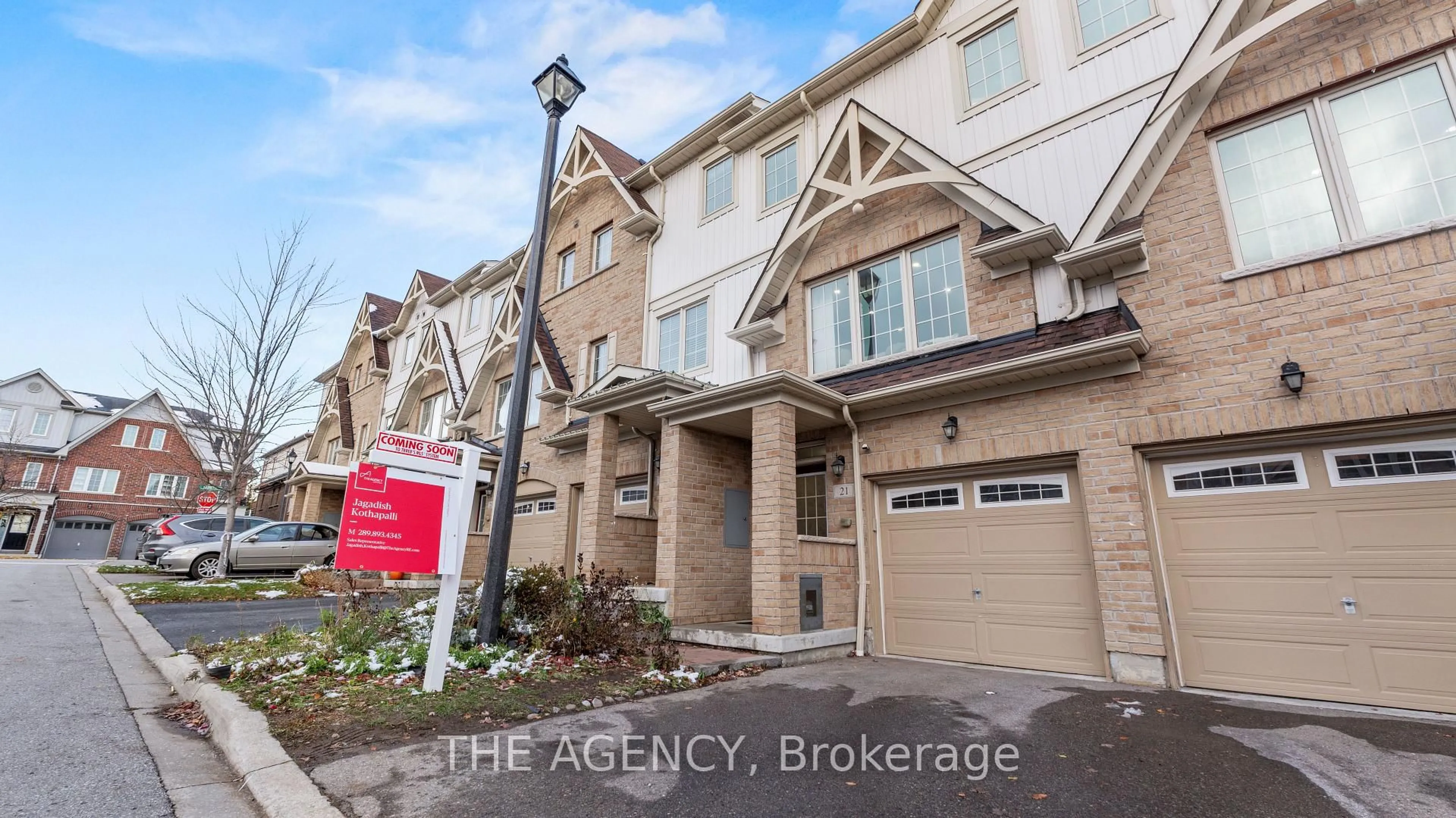 A pic from outside/outdoor area/front of a property/back of a property/a pic from drone, street for 21 Benjamin Way, Whitby Ontario L1N 0K7