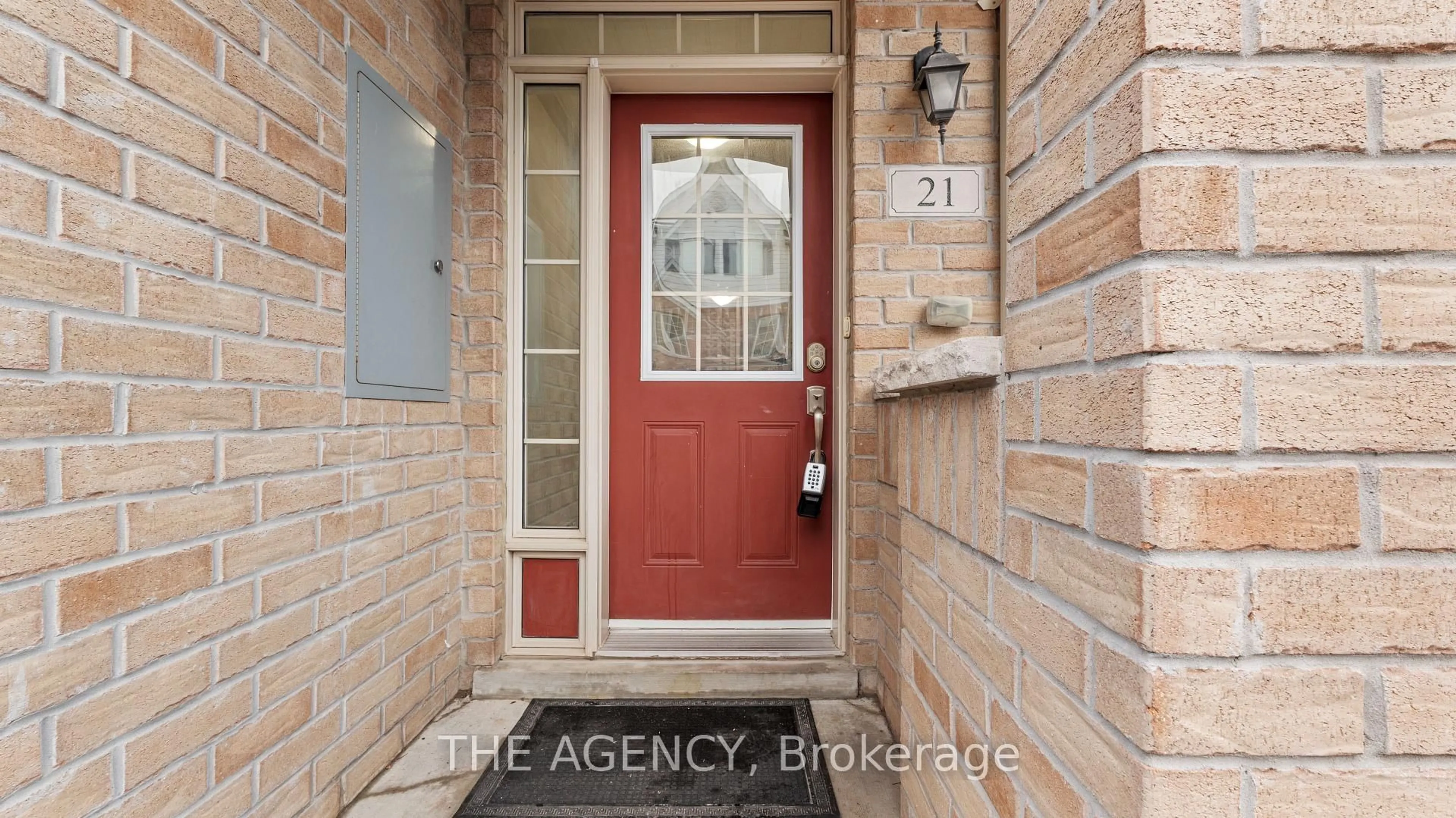 Indoor entryway for 21 Benjamin Way, Whitby Ontario L1N 0K7