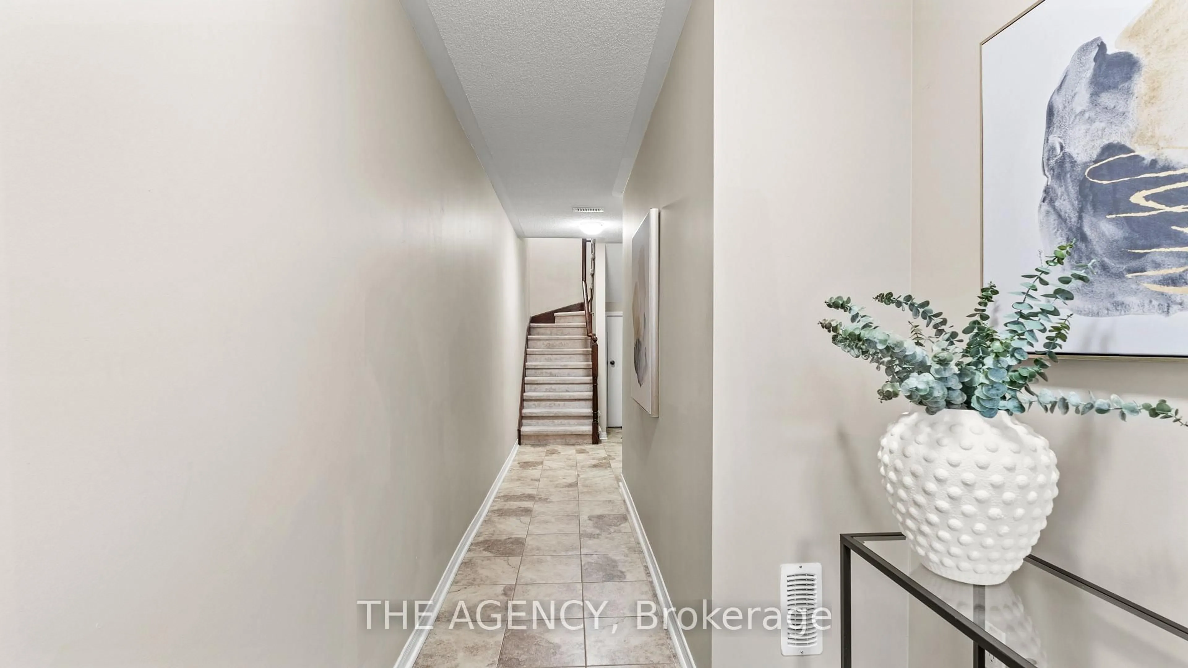 Indoor entryway for 21 Benjamin Way, Whitby Ontario L1N 0K7