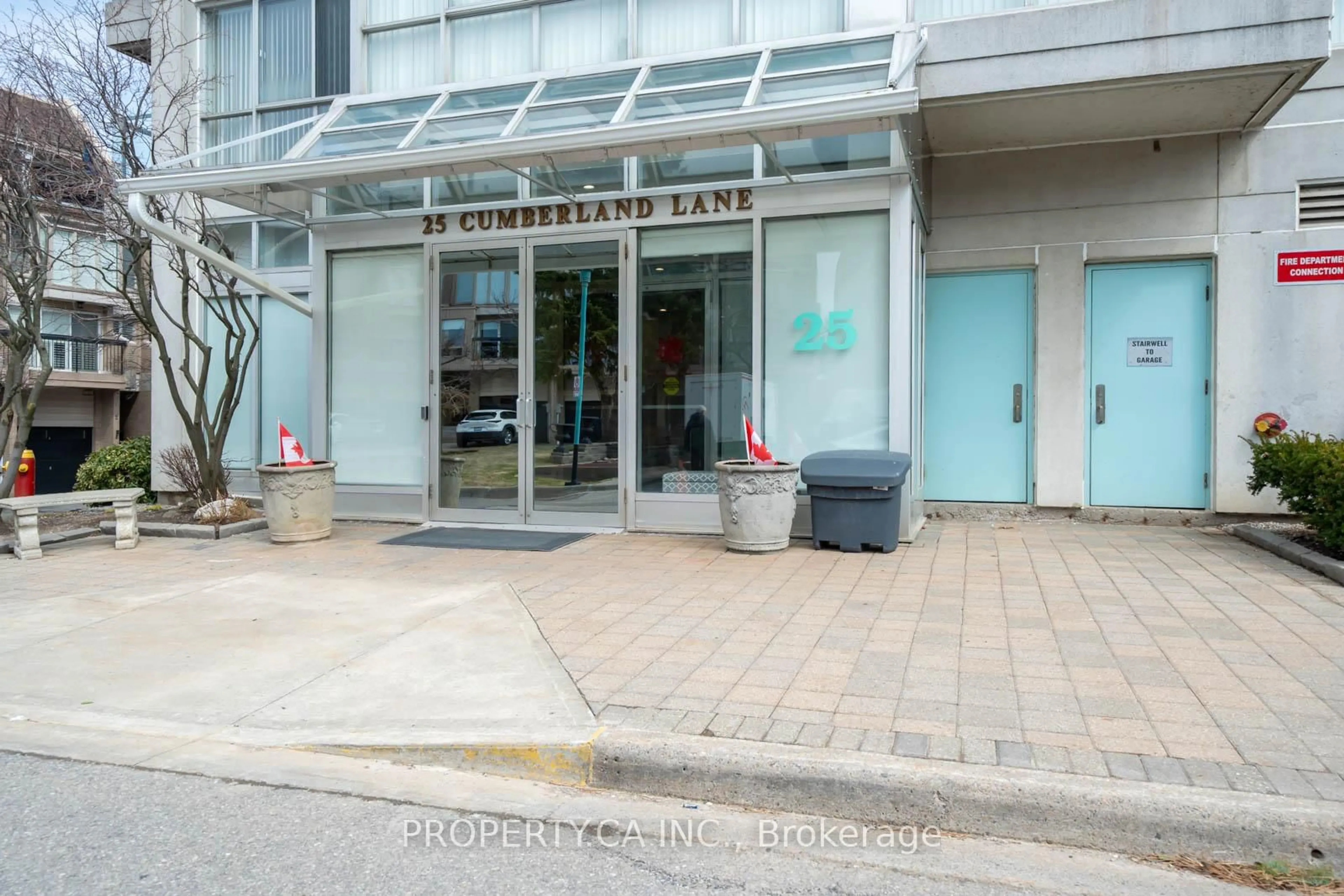 Indoor foyer for 25 Cumberland Lane #812, Ajax Ontario L1S 7K1