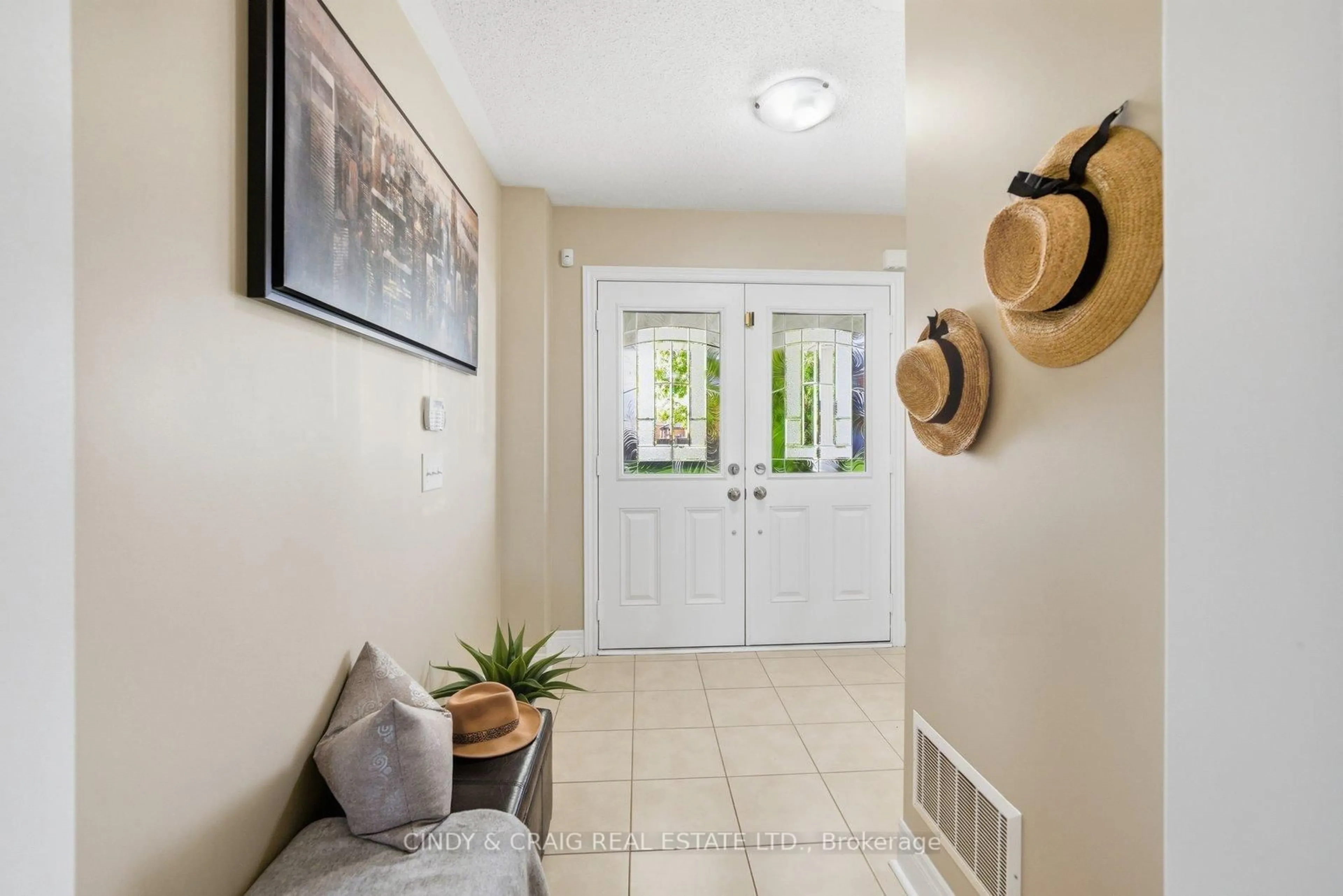 Indoor entryway for 119 Dewell Cres, Clarington Ontario L1E 0B8