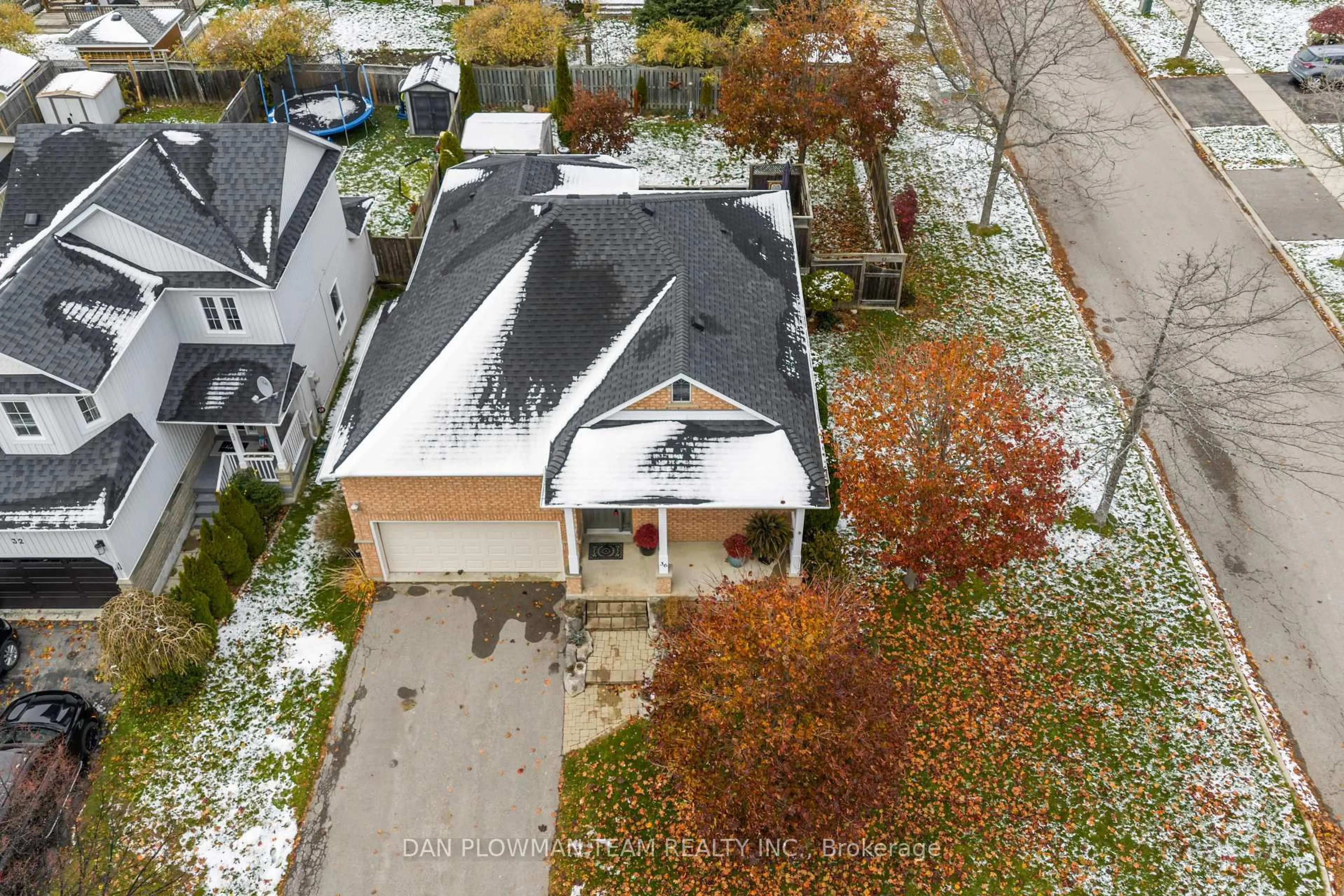 A pic from outside/outdoor area/front of a property/back of a property/a pic from drone, street for 36 Shipley Ave, Clarington Ontario L1B 1M6