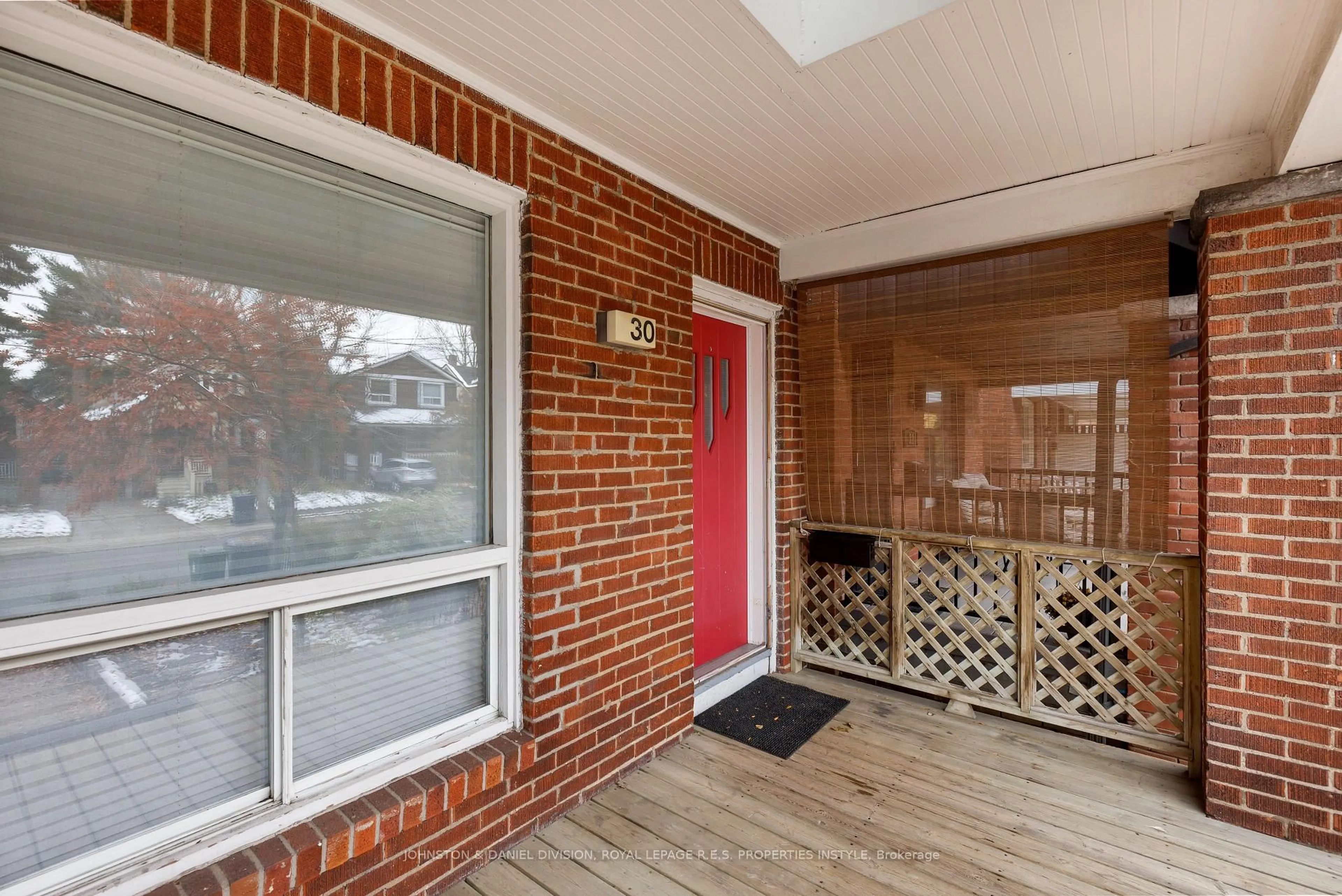 Indoor entryway for 30 Mortimer Ave, Toronto Ontario M4K 1Z8