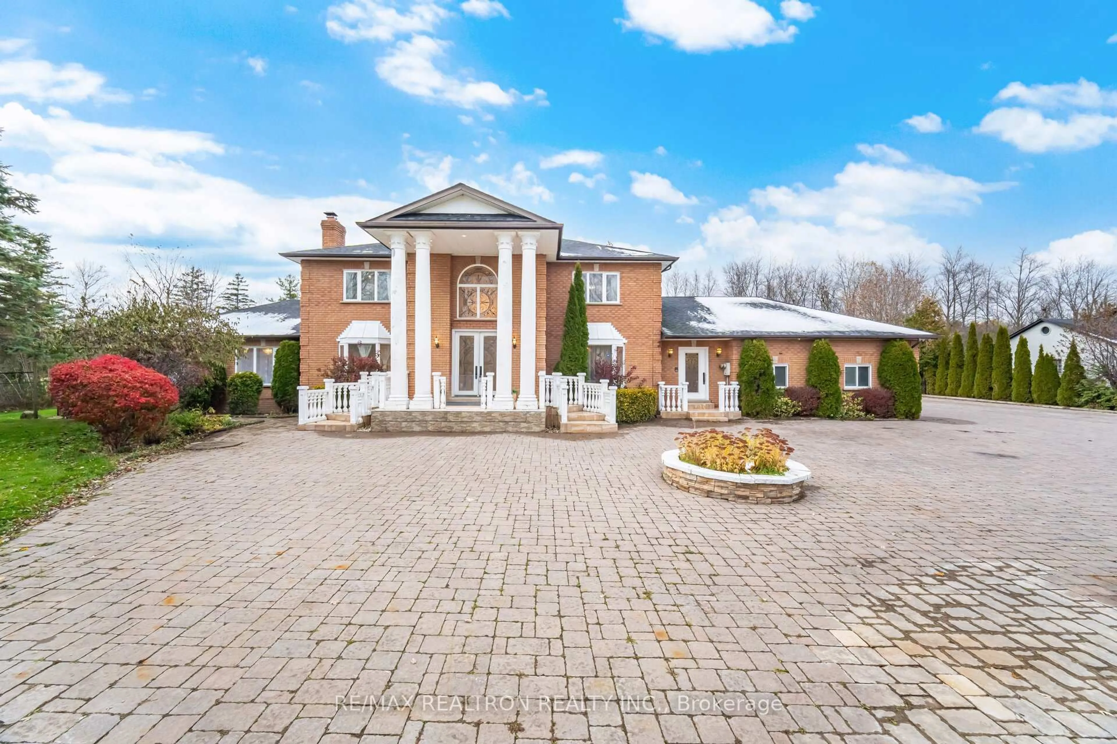 Unknown for 8 Fielding Crt, Ajax Ontario L1T 4W5